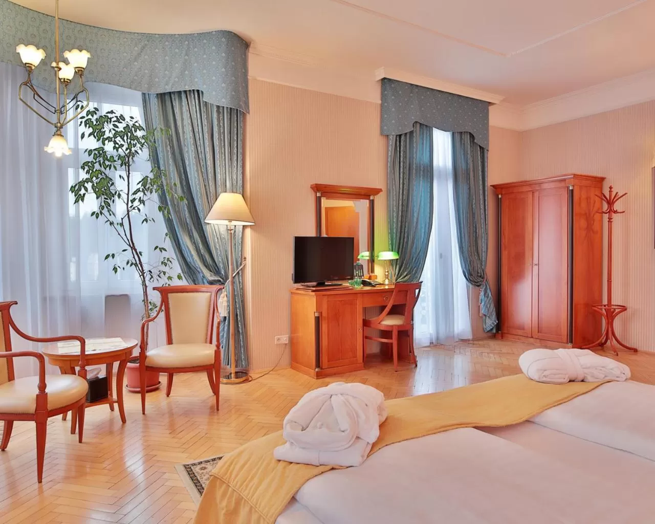 TV and multimedia, Bed in Belvedere Wellness Hotel