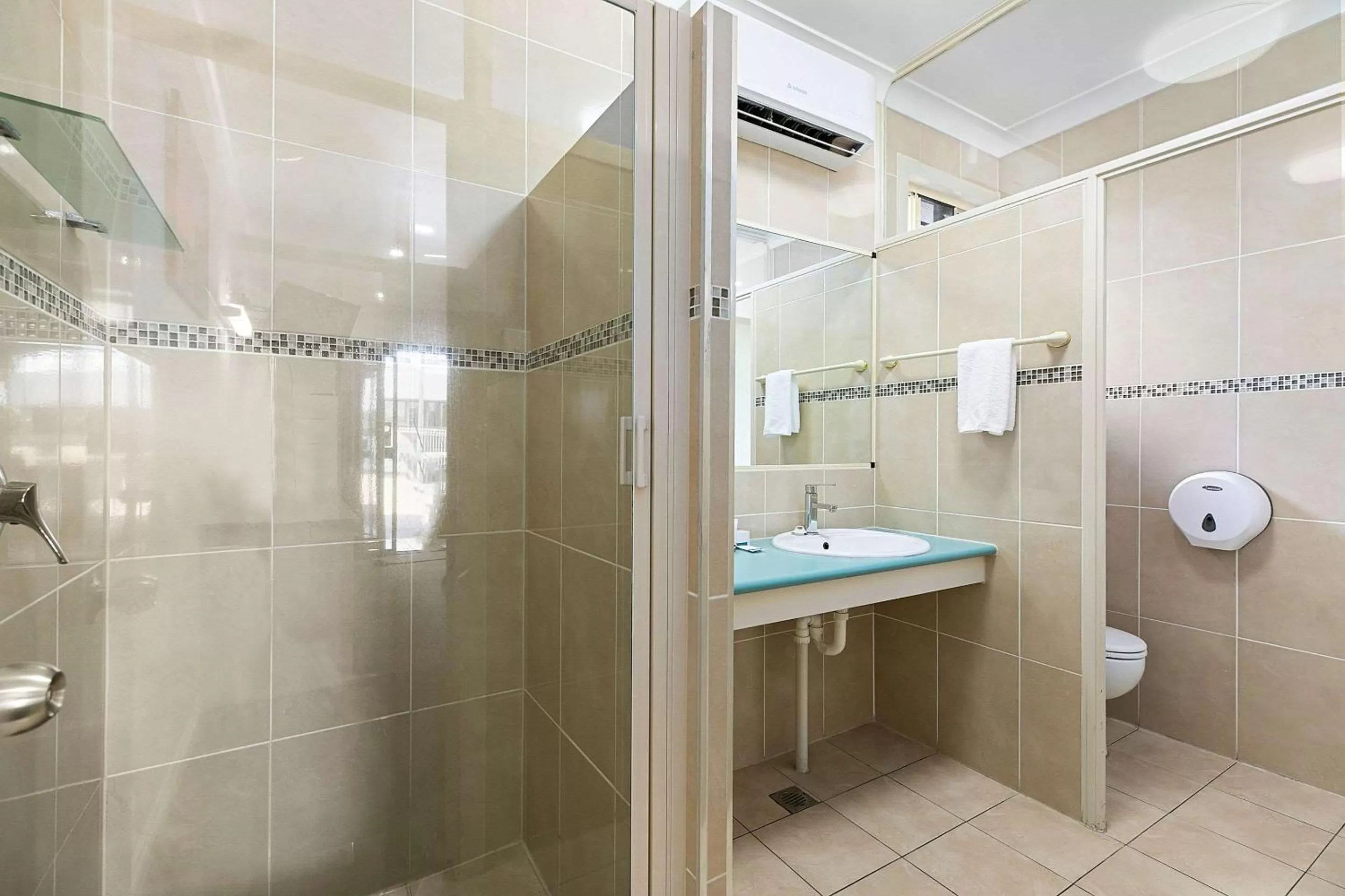 Superior Twin Room in Econo Lodge Park Lane