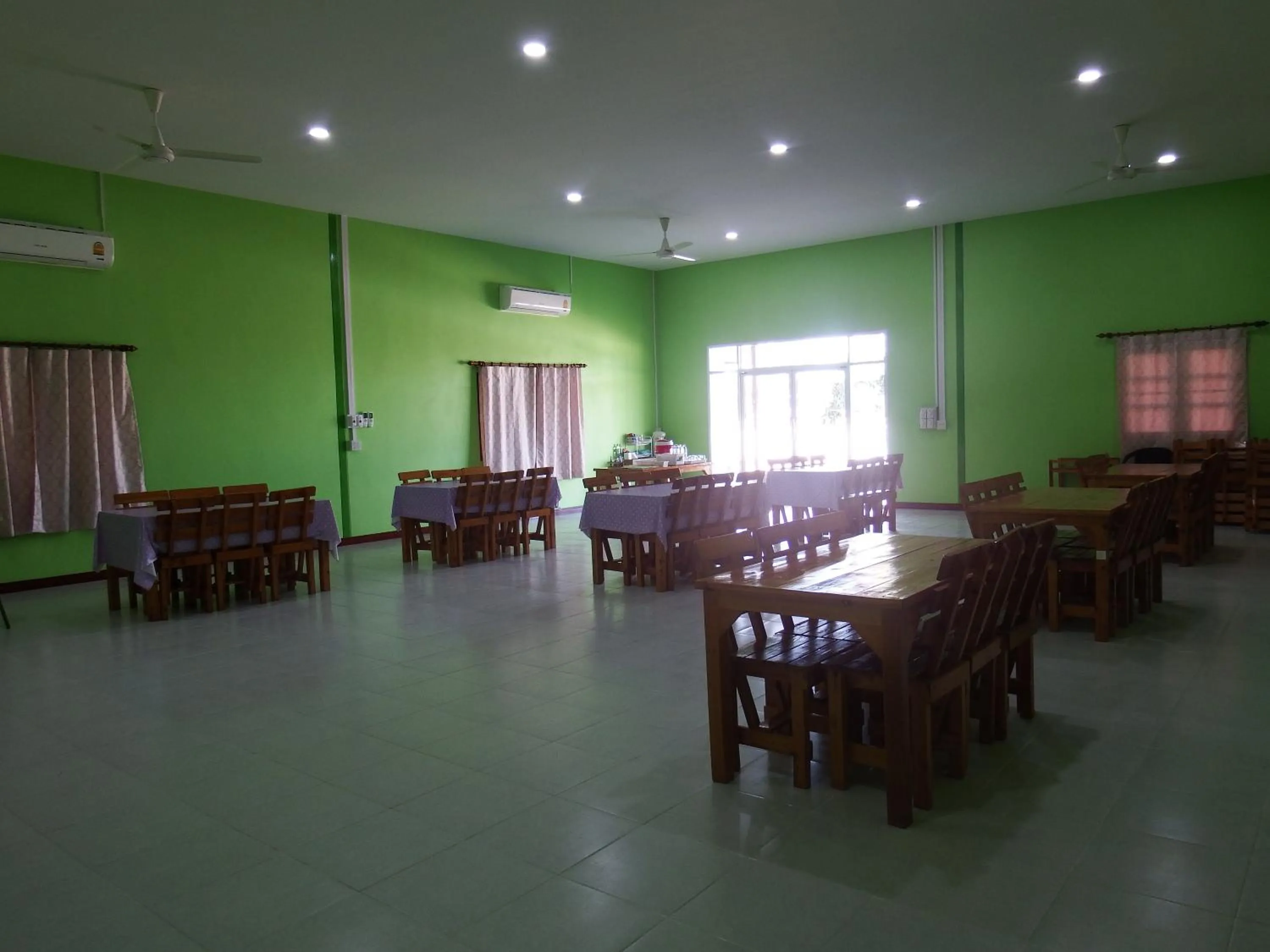 Restaurant/places to eat in Chao Phraya Home