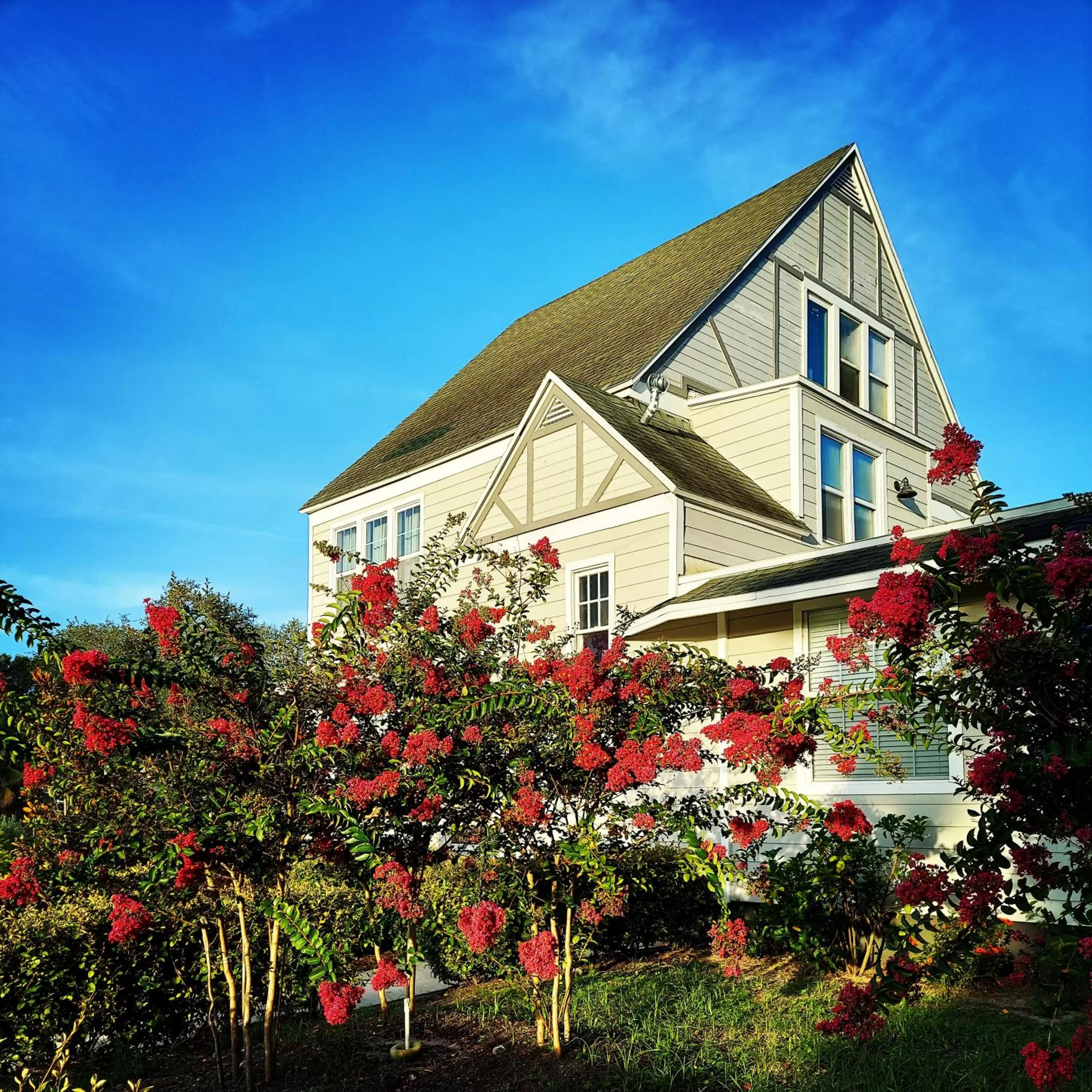 Property building in The Kenwood Gables Boutique B&B