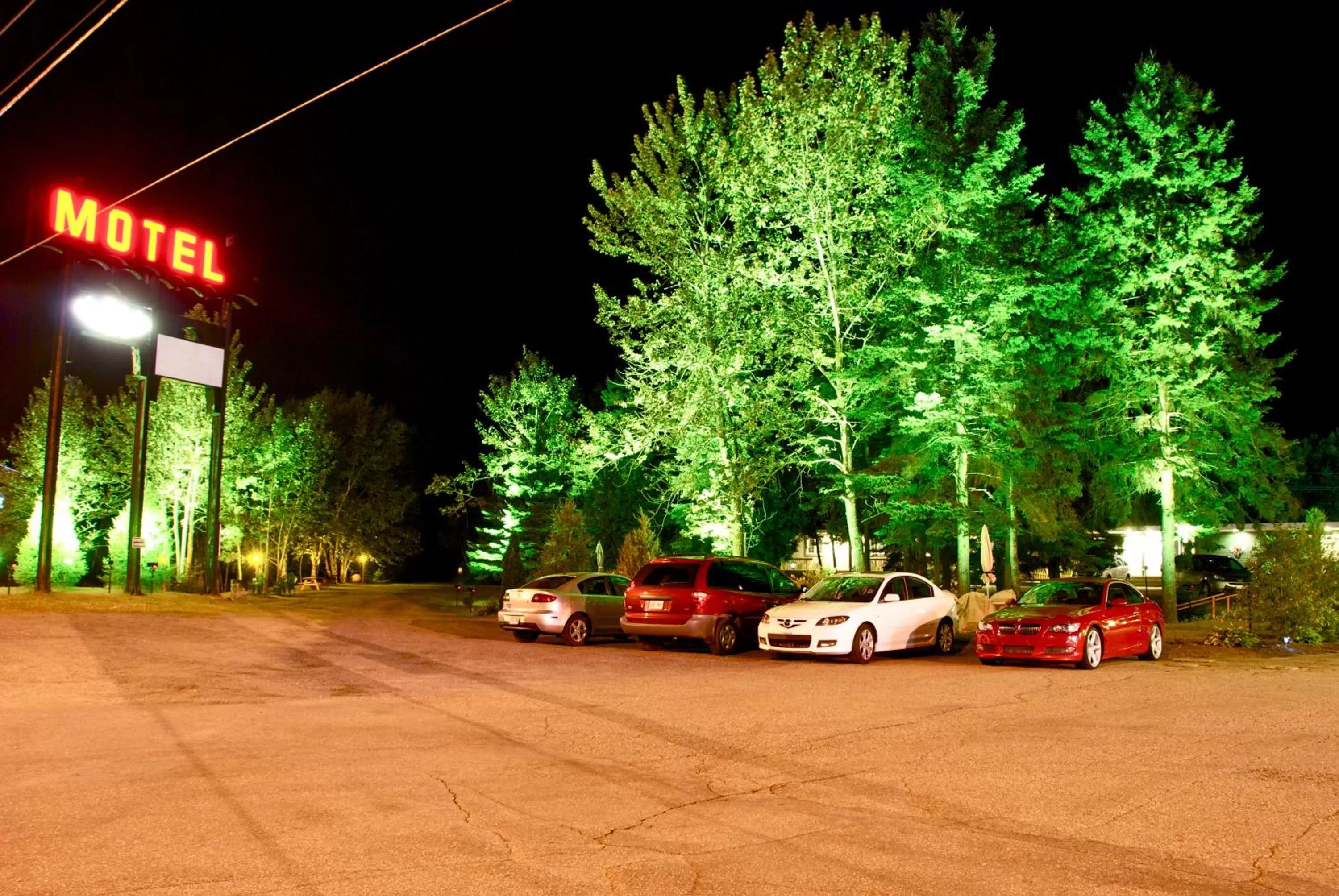 Garden view in Motel Des Cascades