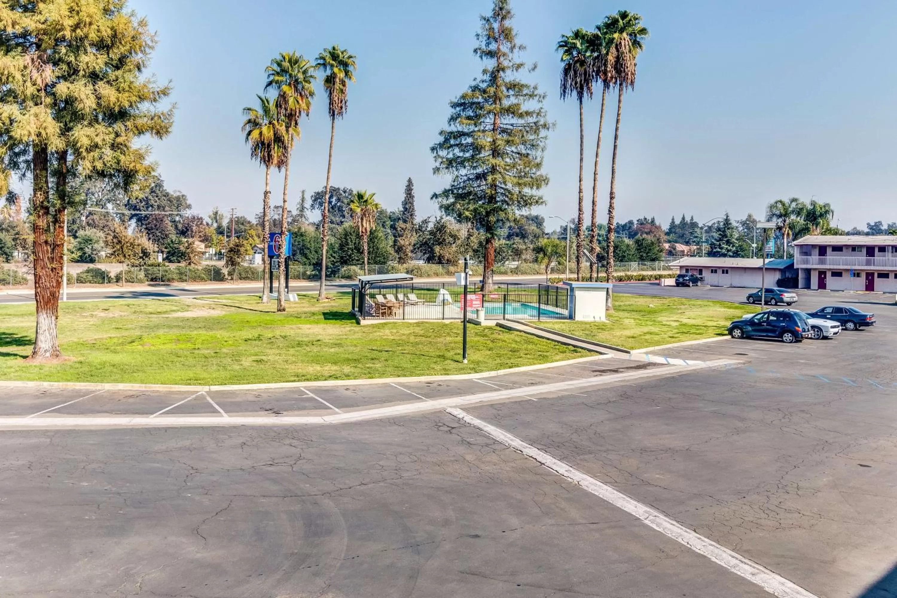 Property building in Motel 6-Visalia, CA