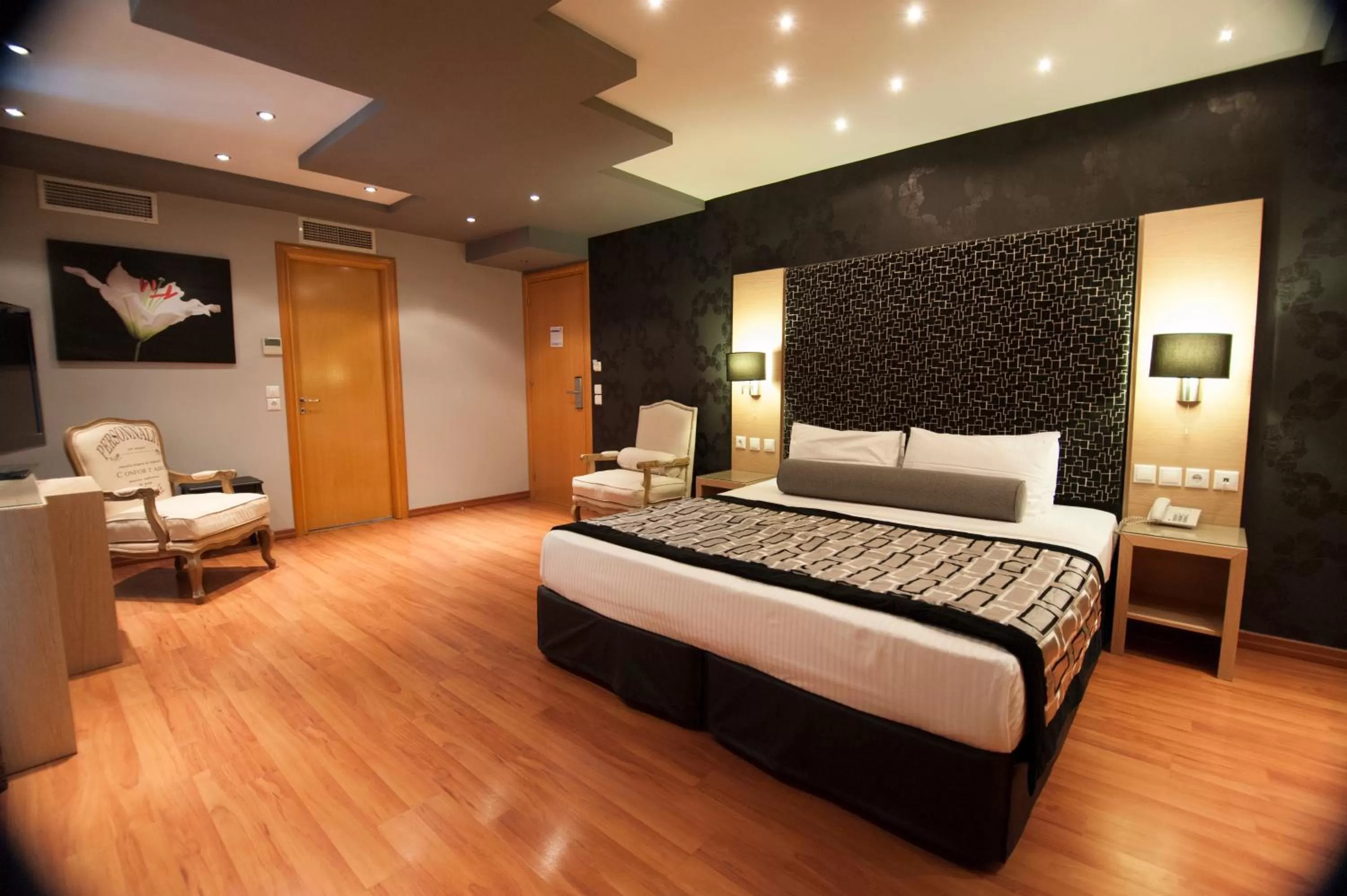 Photo of the whole room in Nefeli Hotel Alimos