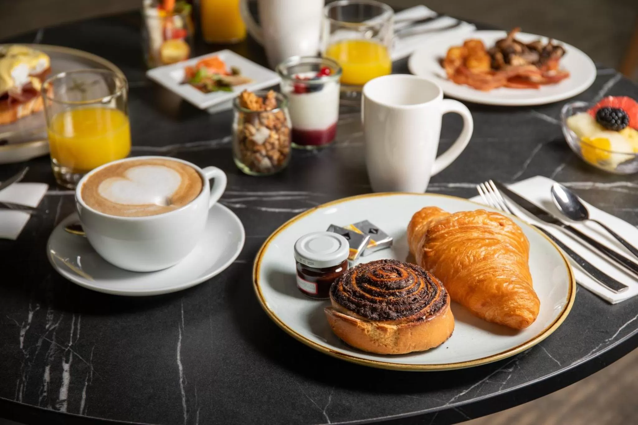 Restaurant/places to eat in Crowne Plaza Budapest by IHG