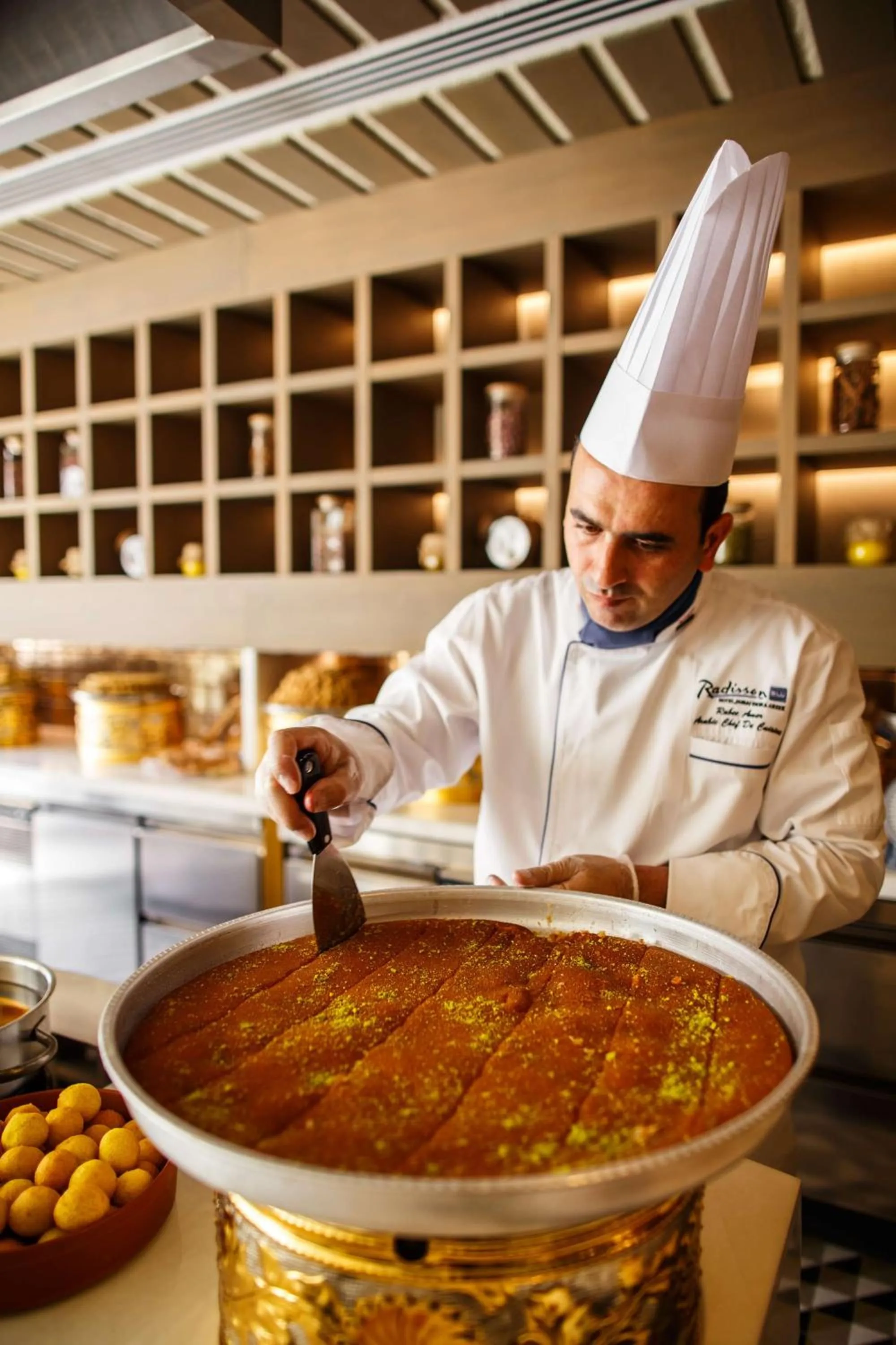 Restaurant/places to eat in Radisson Blu Hotel, Dubai Deira Creek