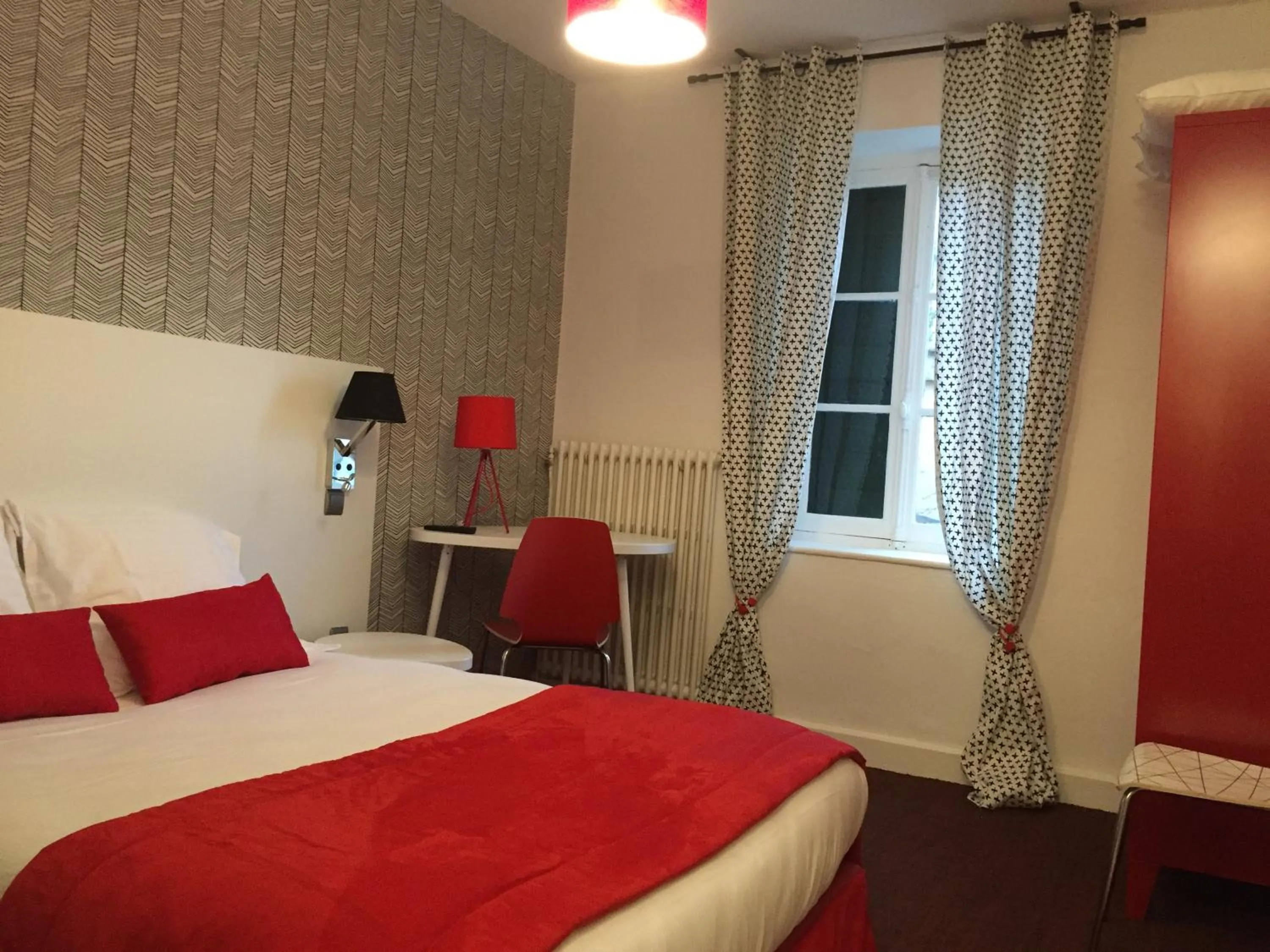 Photo of the whole room, Bed in Hôtel Concorde