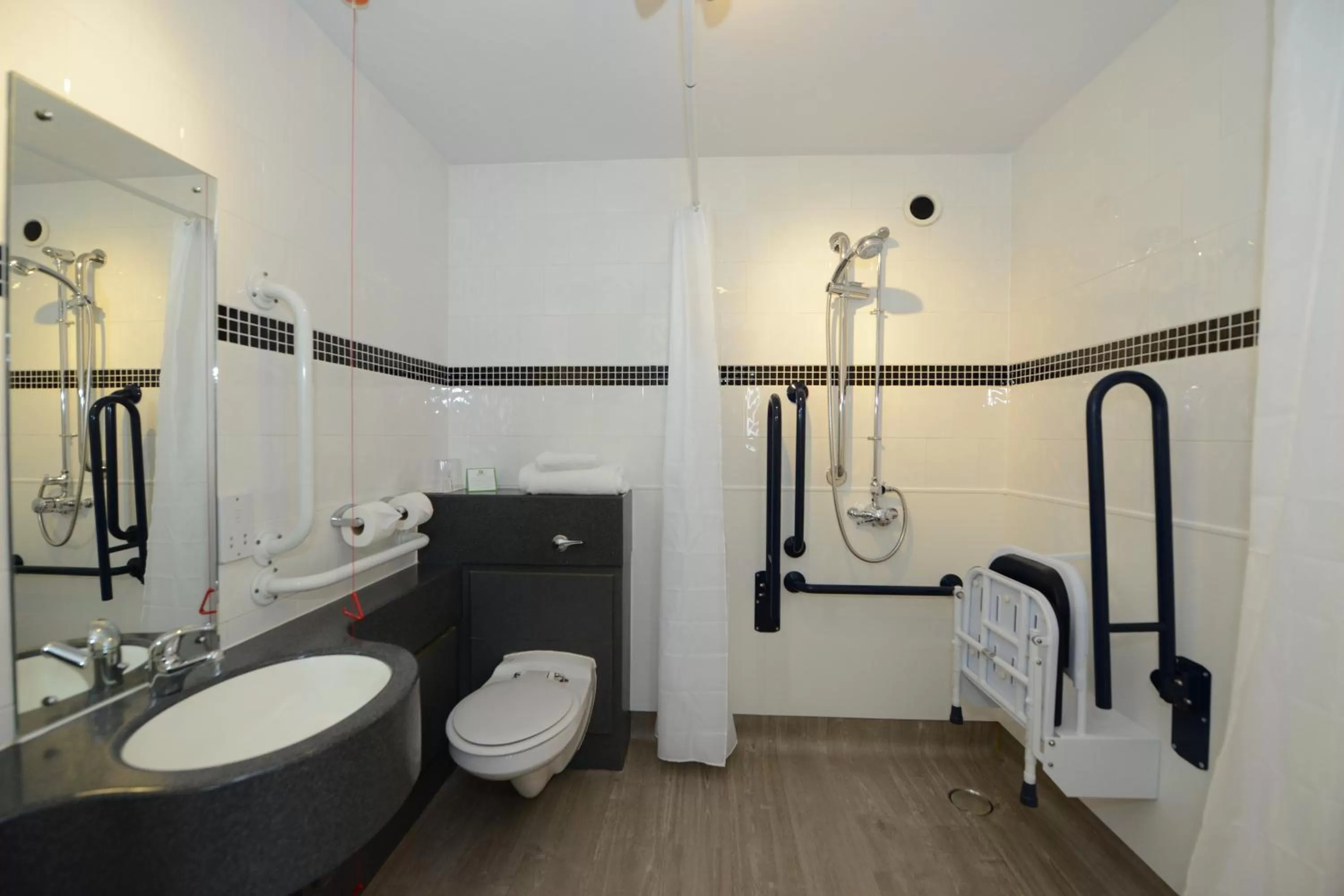 Bathroom in Holiday Inn Wolverhampton - Racecourse by IHG
