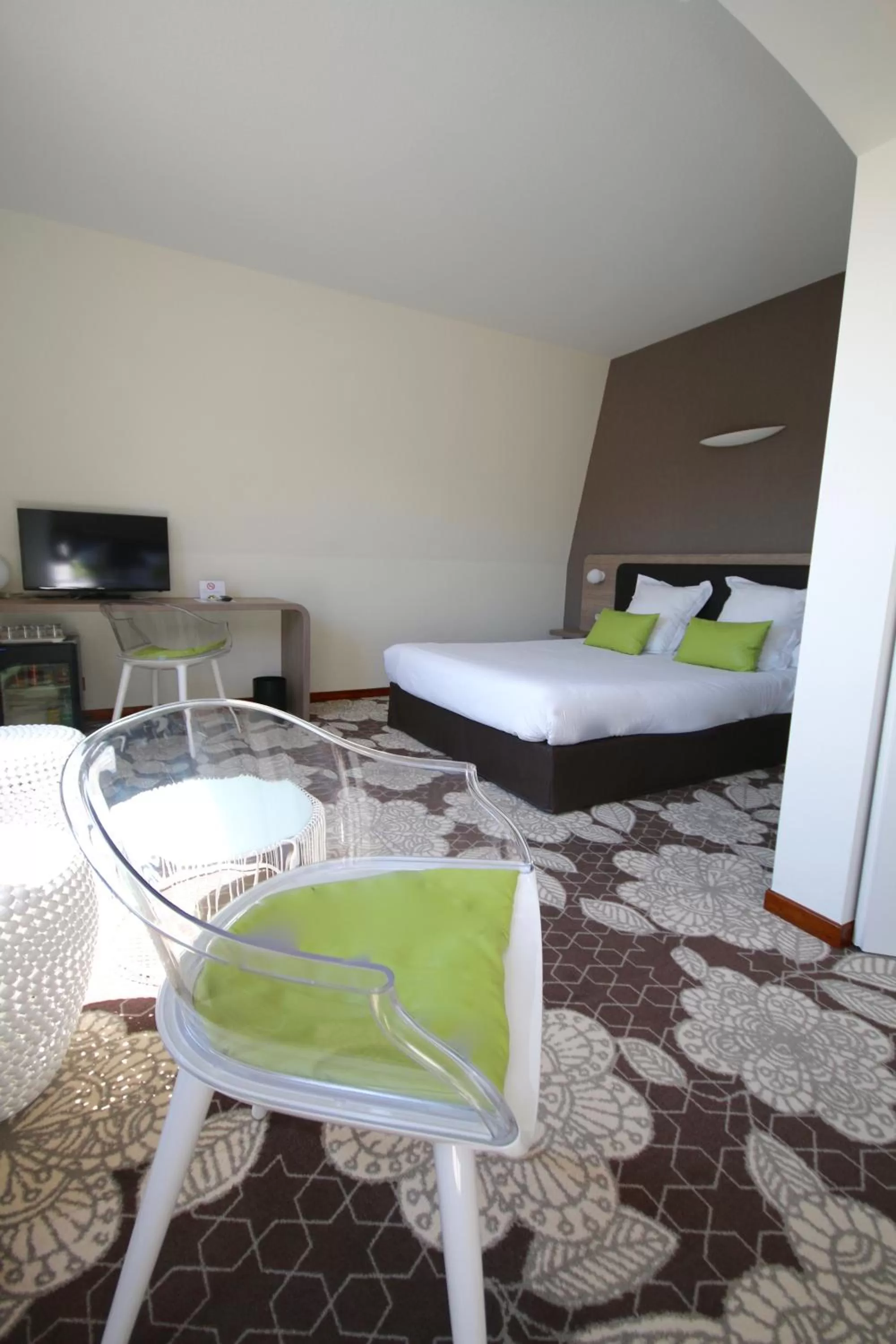 Photo of the whole room, Bed in Hôtel Restaurant Vaillant Colmar Nord