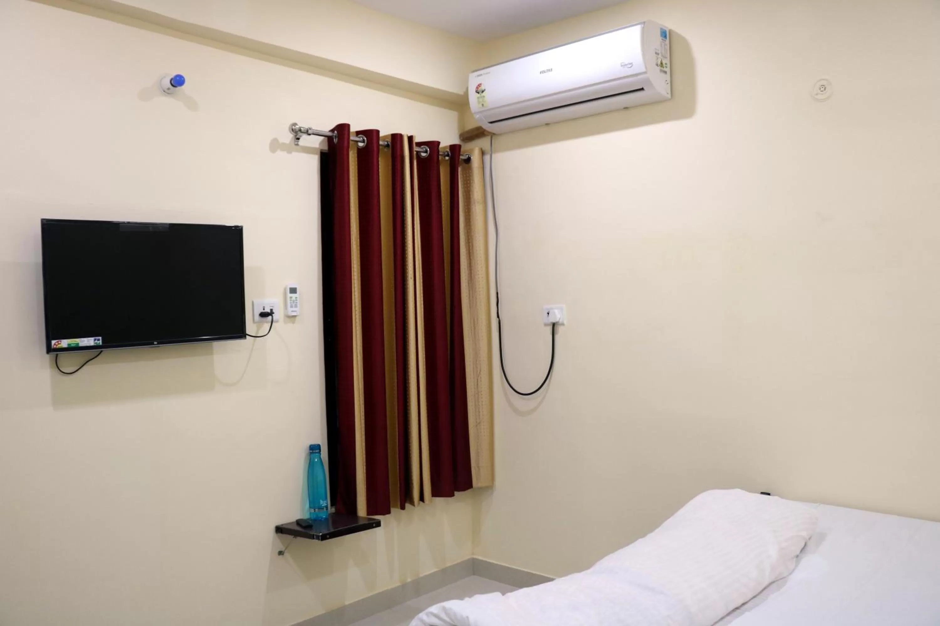 TV and multimedia, TV/Entertainment Center in Saraswati Palace