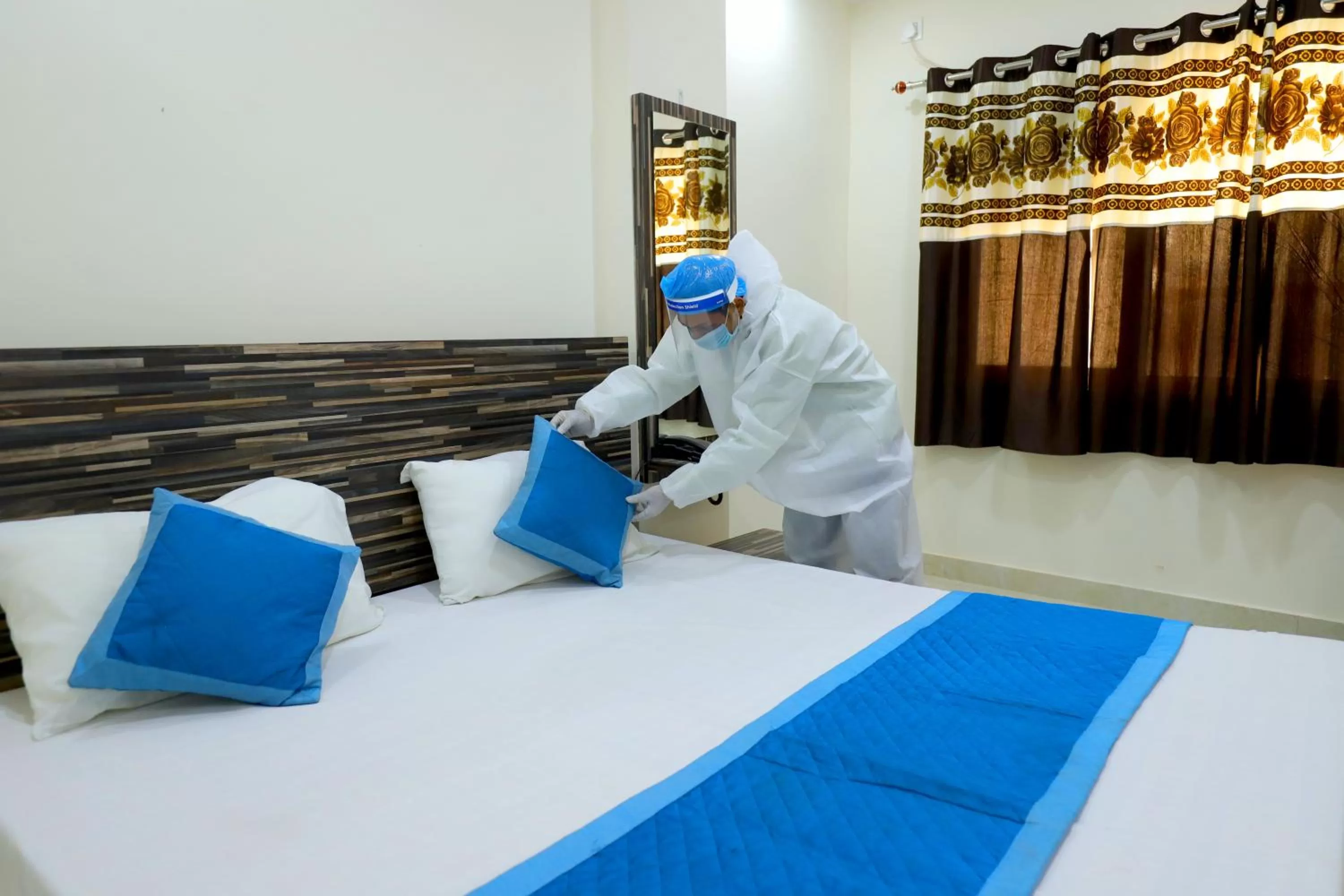 Staff, Bed in Perfectstayz Value Umra Grace - Near Haridwar Railway Station