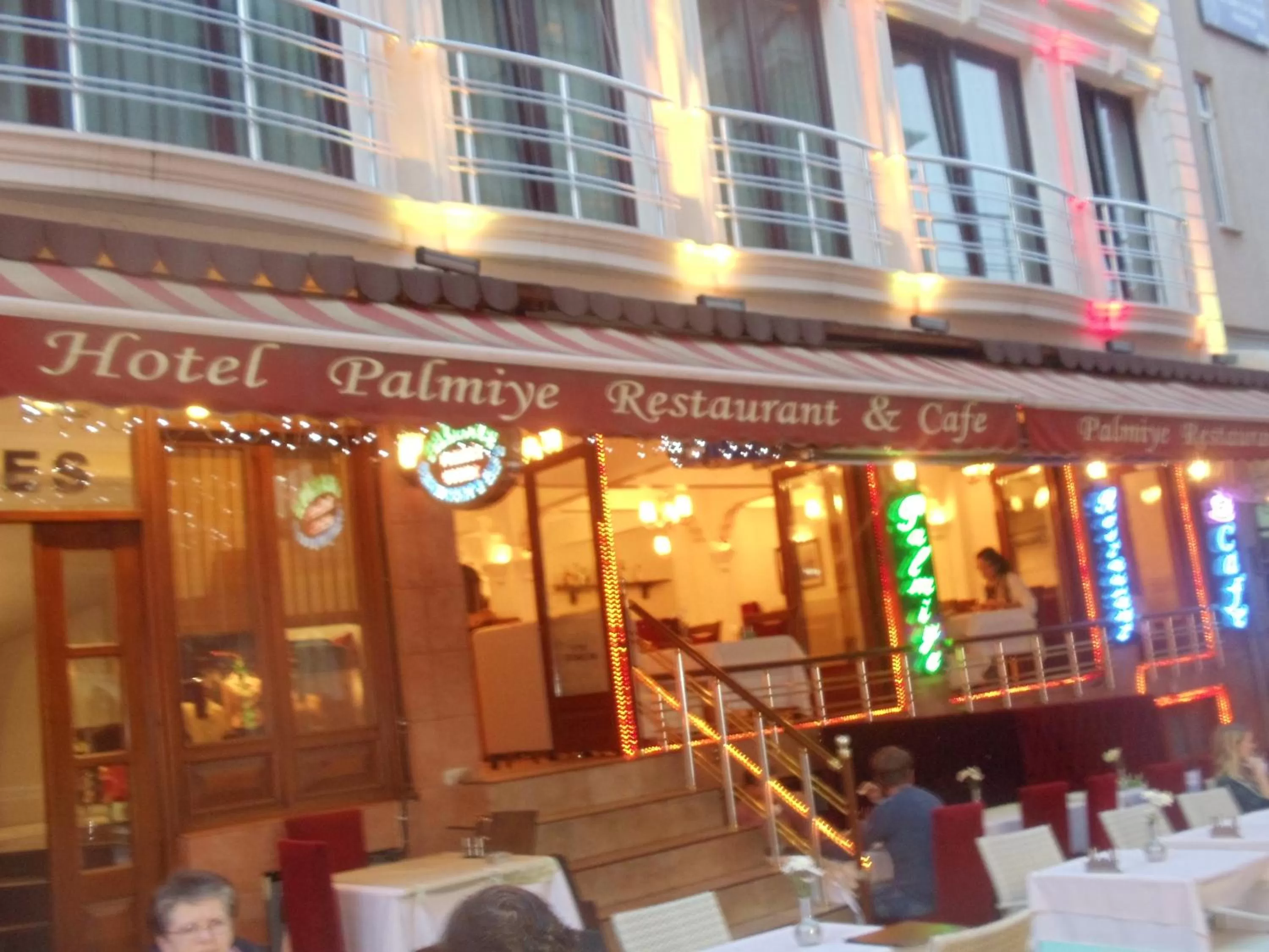 Restaurant/places to eat in Ares Hotel