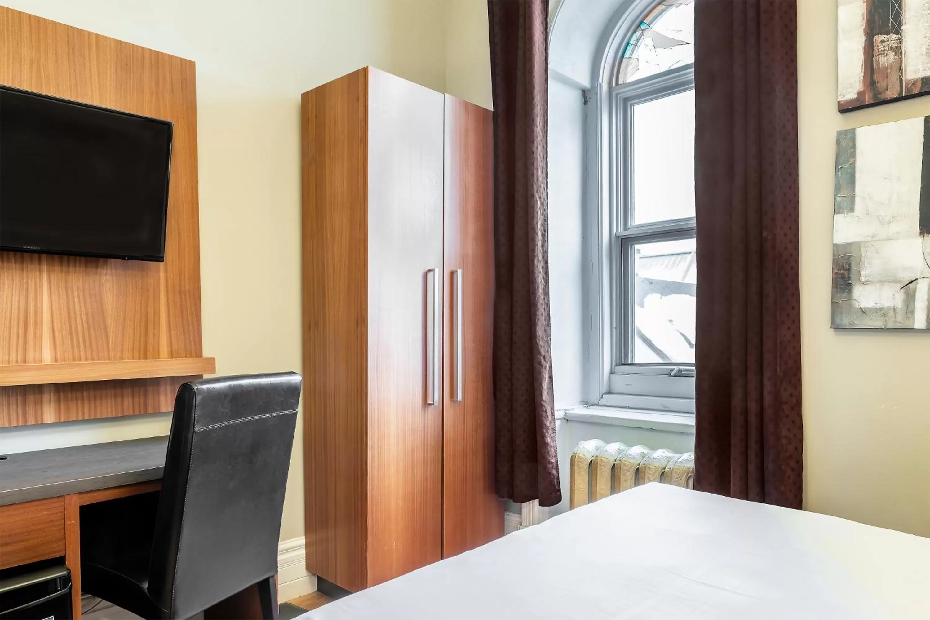 Bed in Hotel Ermitage