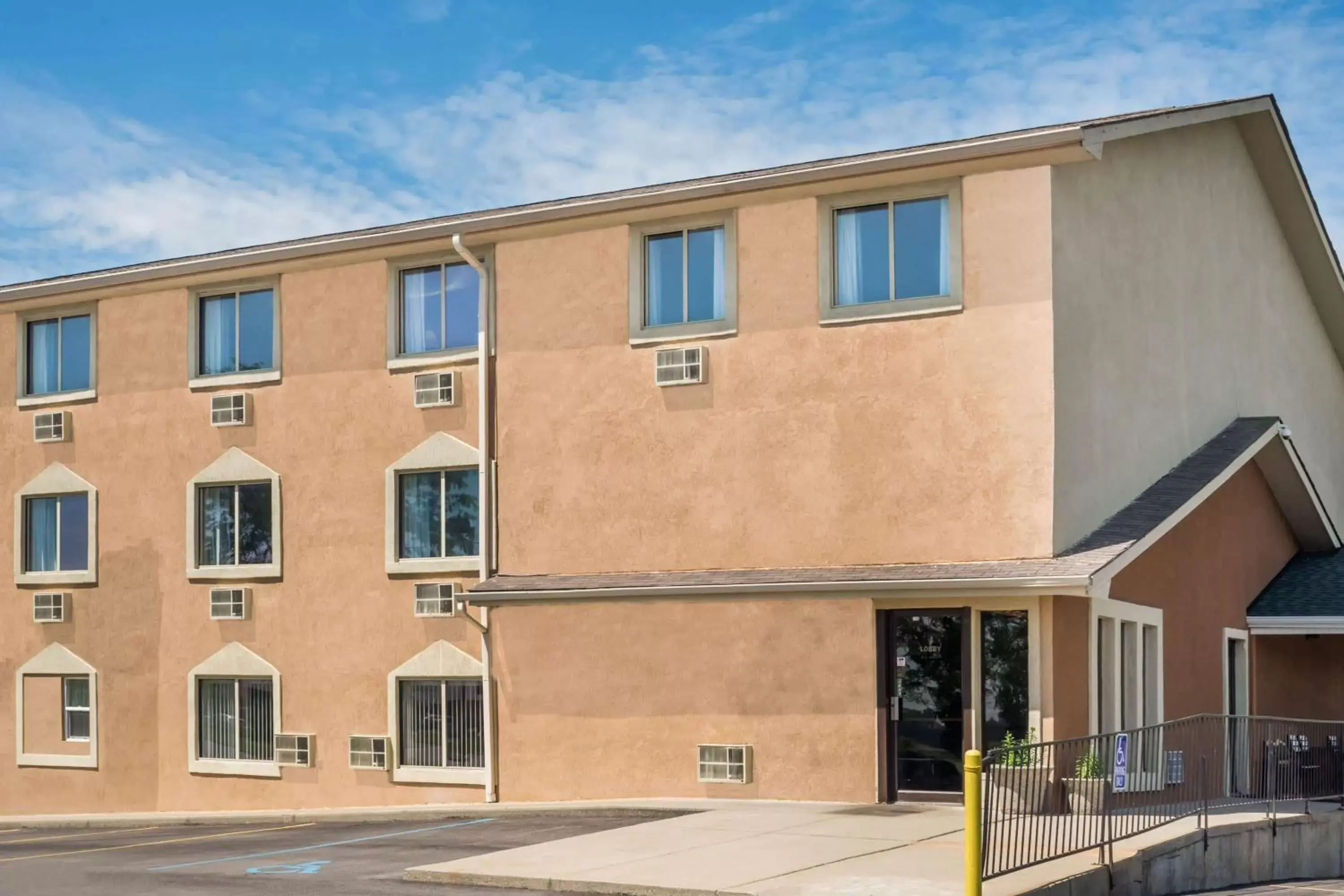 Super 8 by Wyndham Columbus Edinburgh Super 8 by Wyndham Columbus Edinburgh