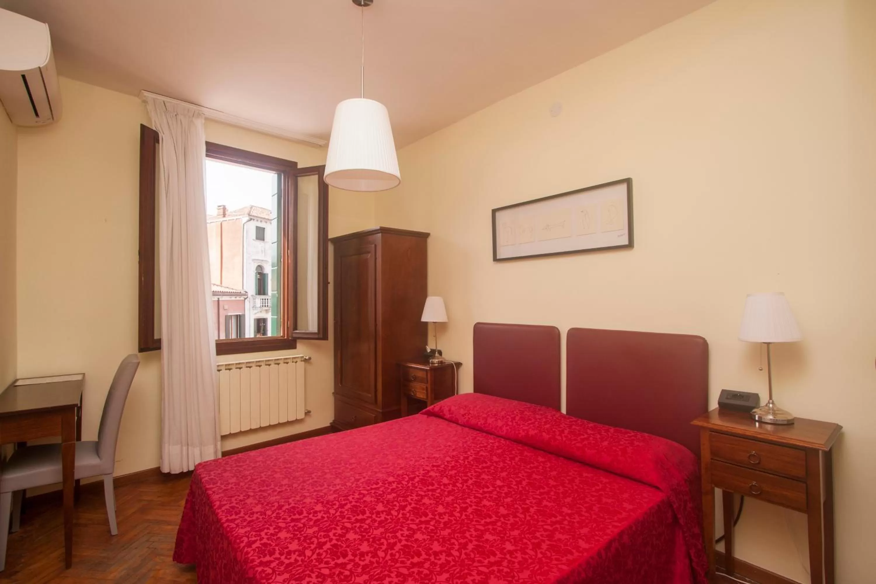 Photo of the whole room, Bed in Hotel dalla Mora