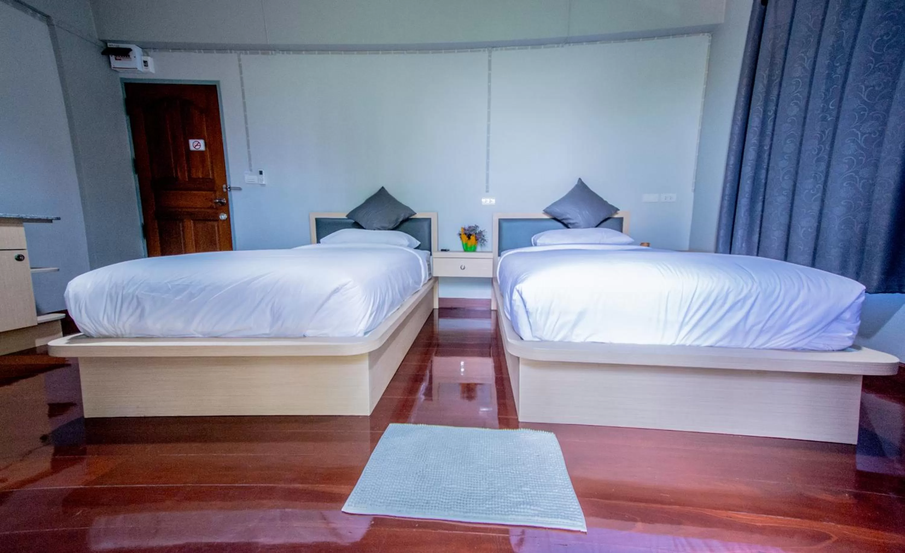 Bed in Na Siri Lake View