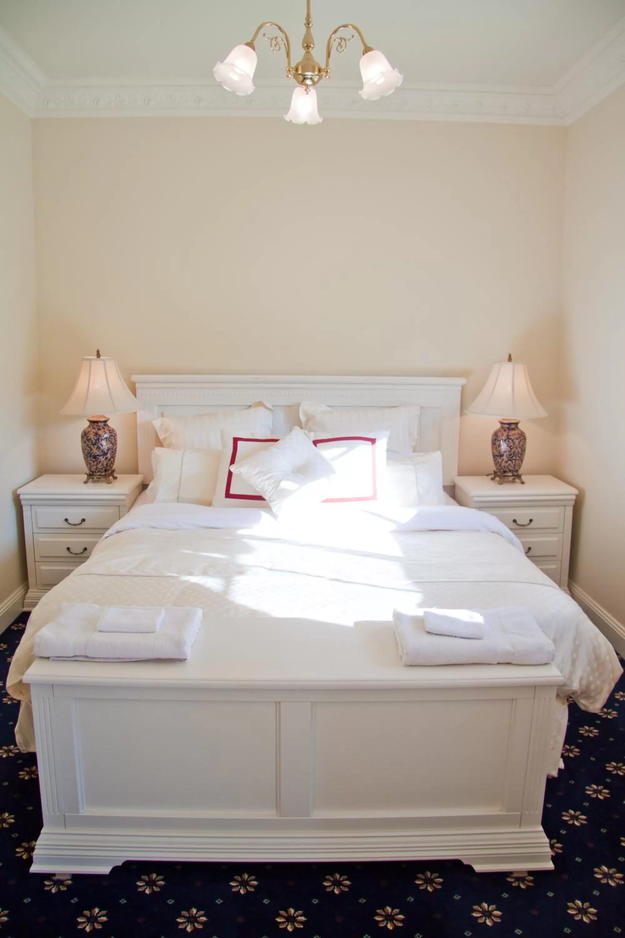 Bedroom, Bed in Holly Lane Mews