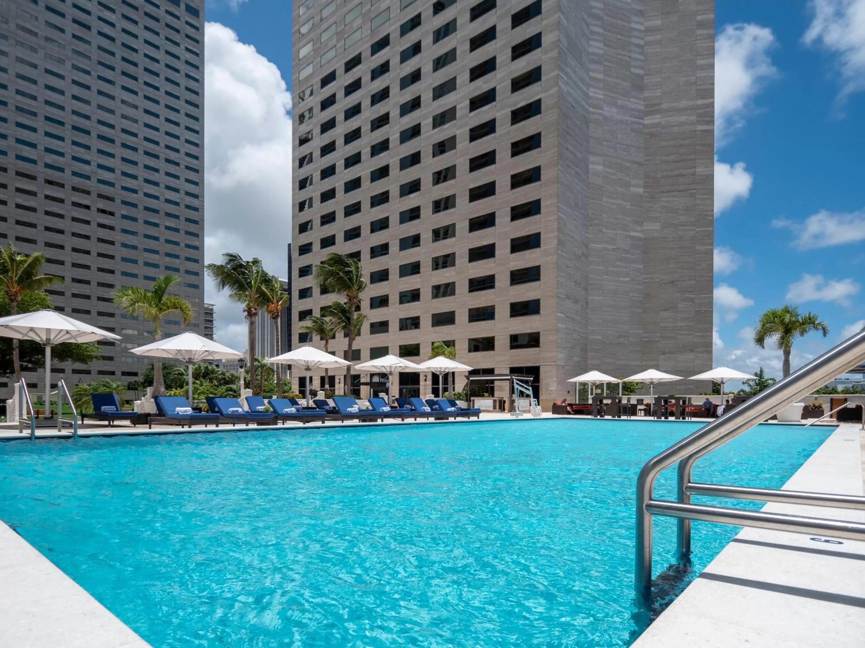 Swimming pool in InterContinental Miami by IHG