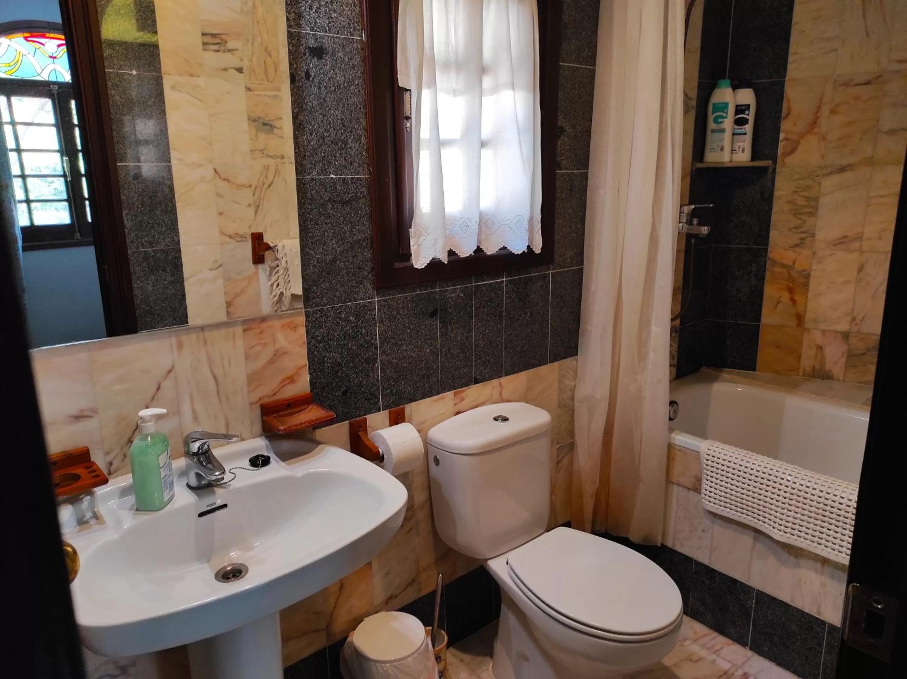 Apartamentos Gaudi Style