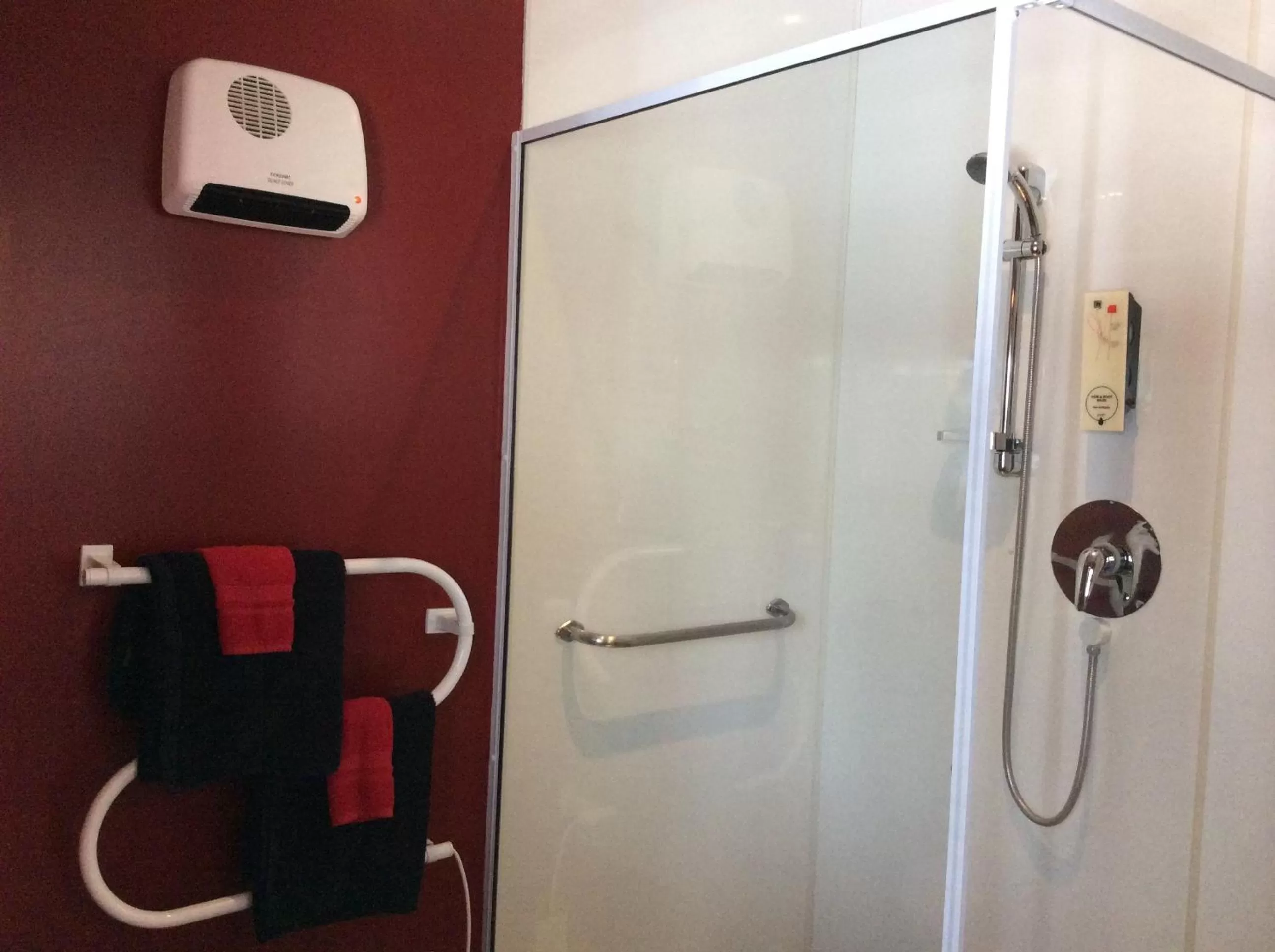 Bathroom in Anndion Motel