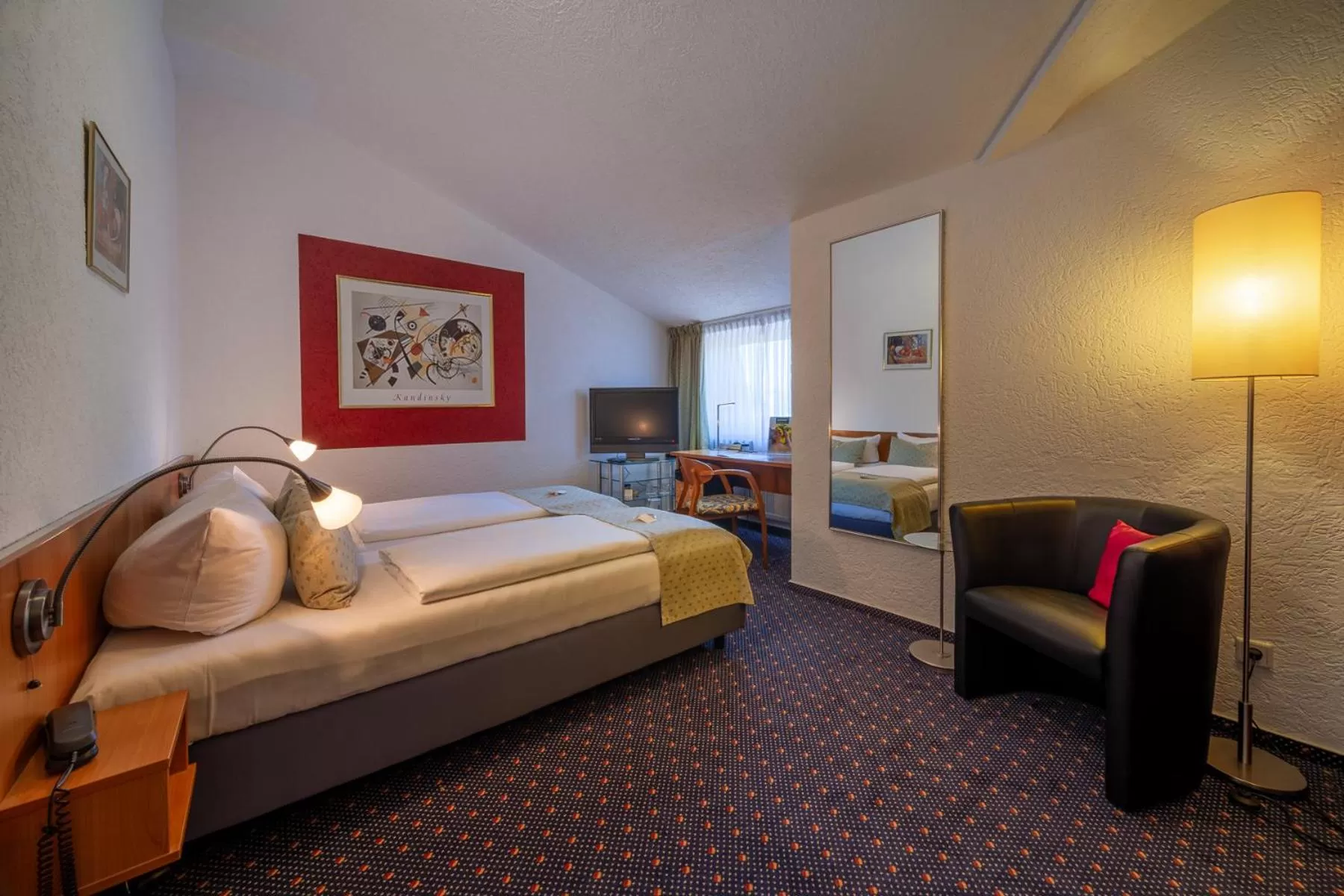 Photo of the whole room, Bed in Parkhotel Obertshausen