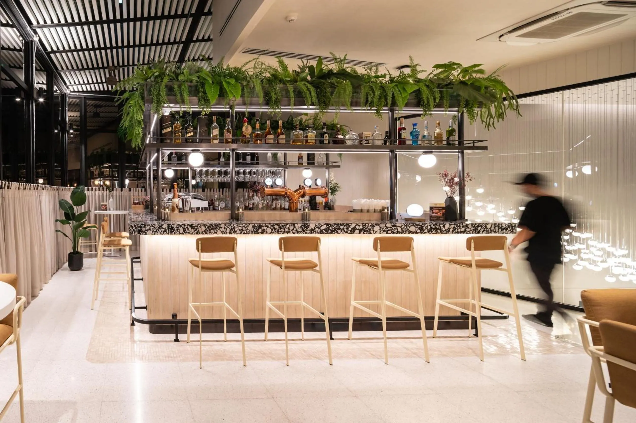 Lounge or bar in Mii Hotel Srinakarin