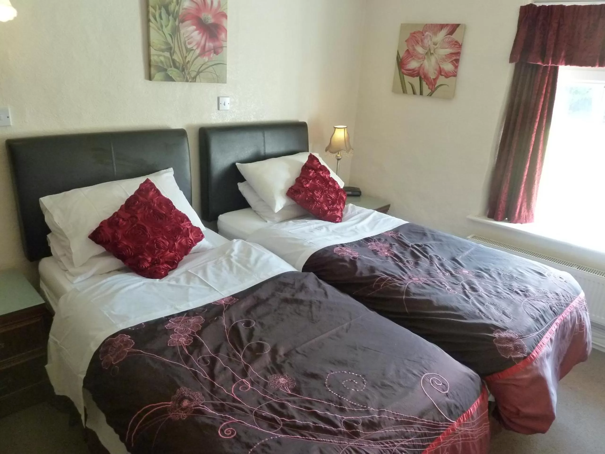 Twin Room in Oakenholt Farm Bed and Breakfast