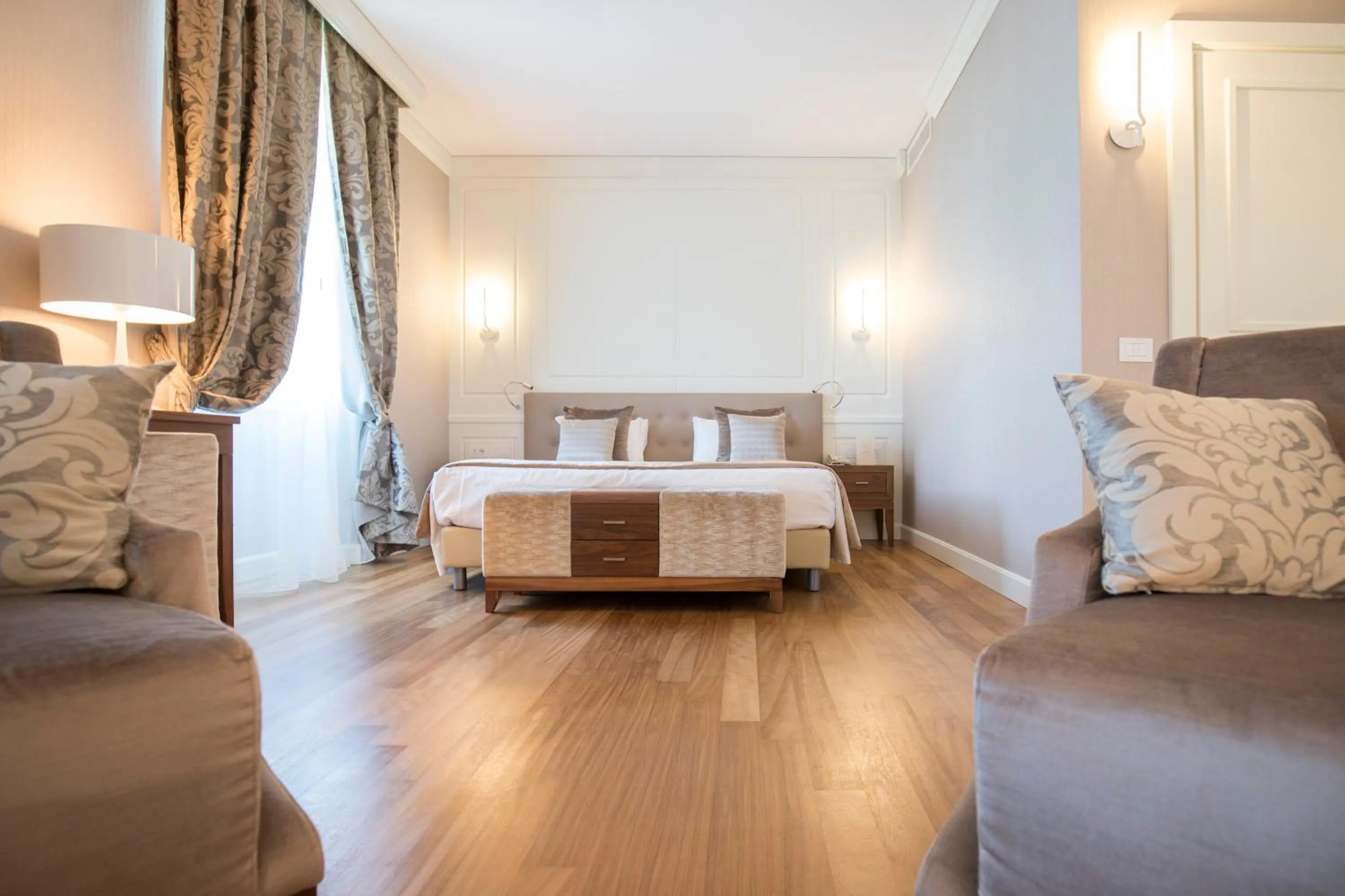 Balcony/Terrace, Bed in Grand Hotel Terme Sirmione