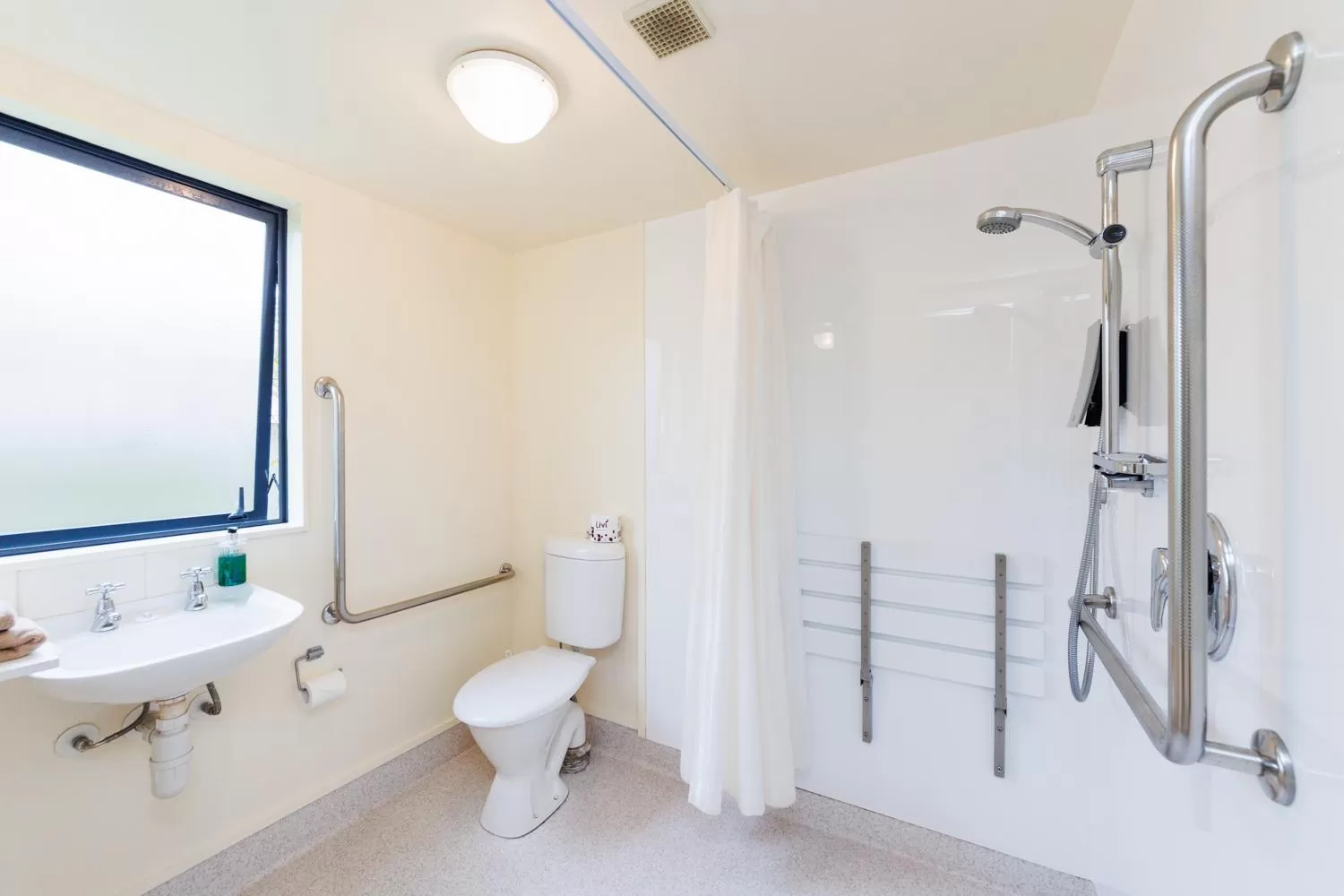 Facility for disabled guests in Bella Vista Motel Palmerston North