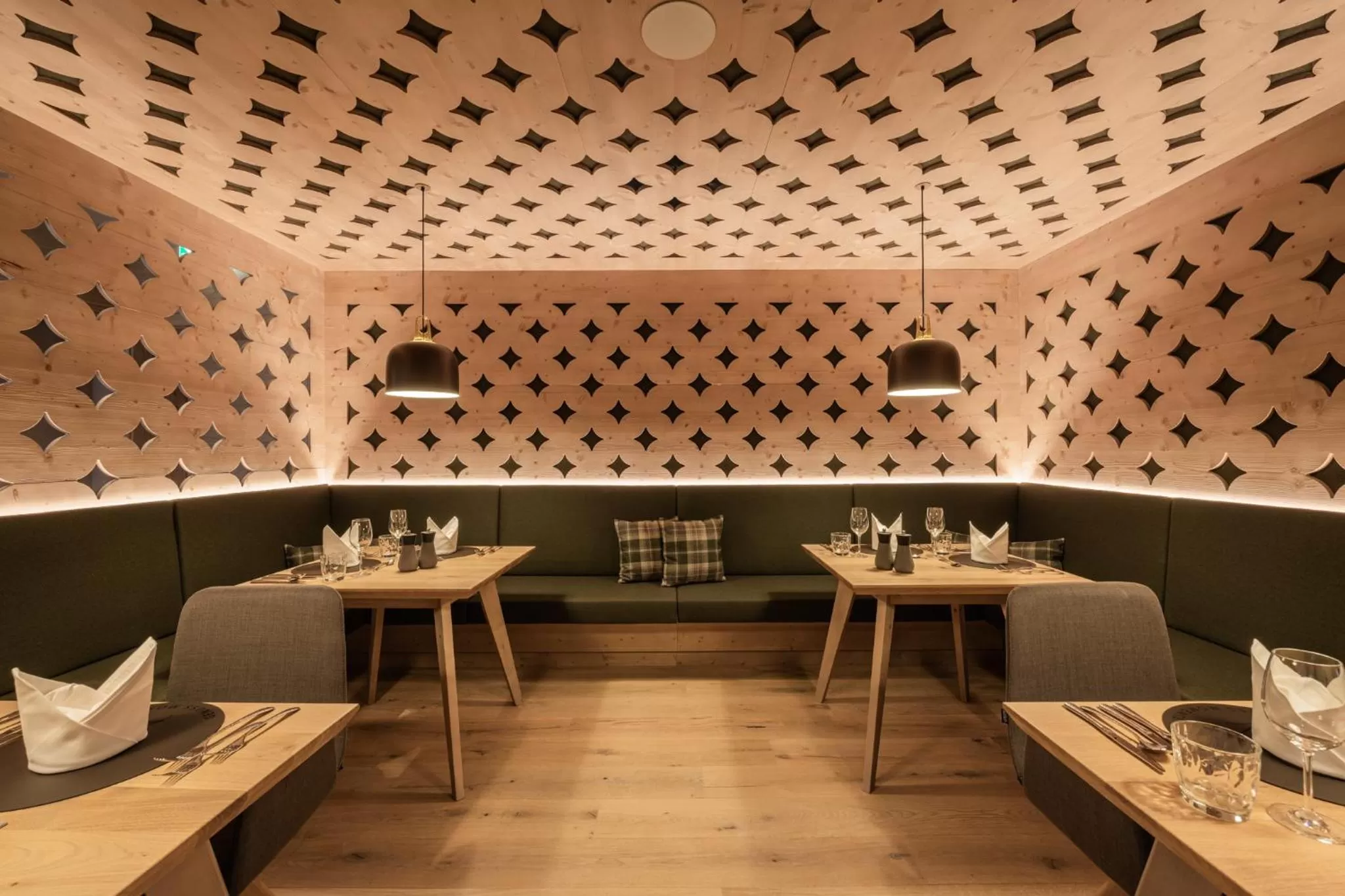 Restaurant/Places to Eat in Hotel Kristall