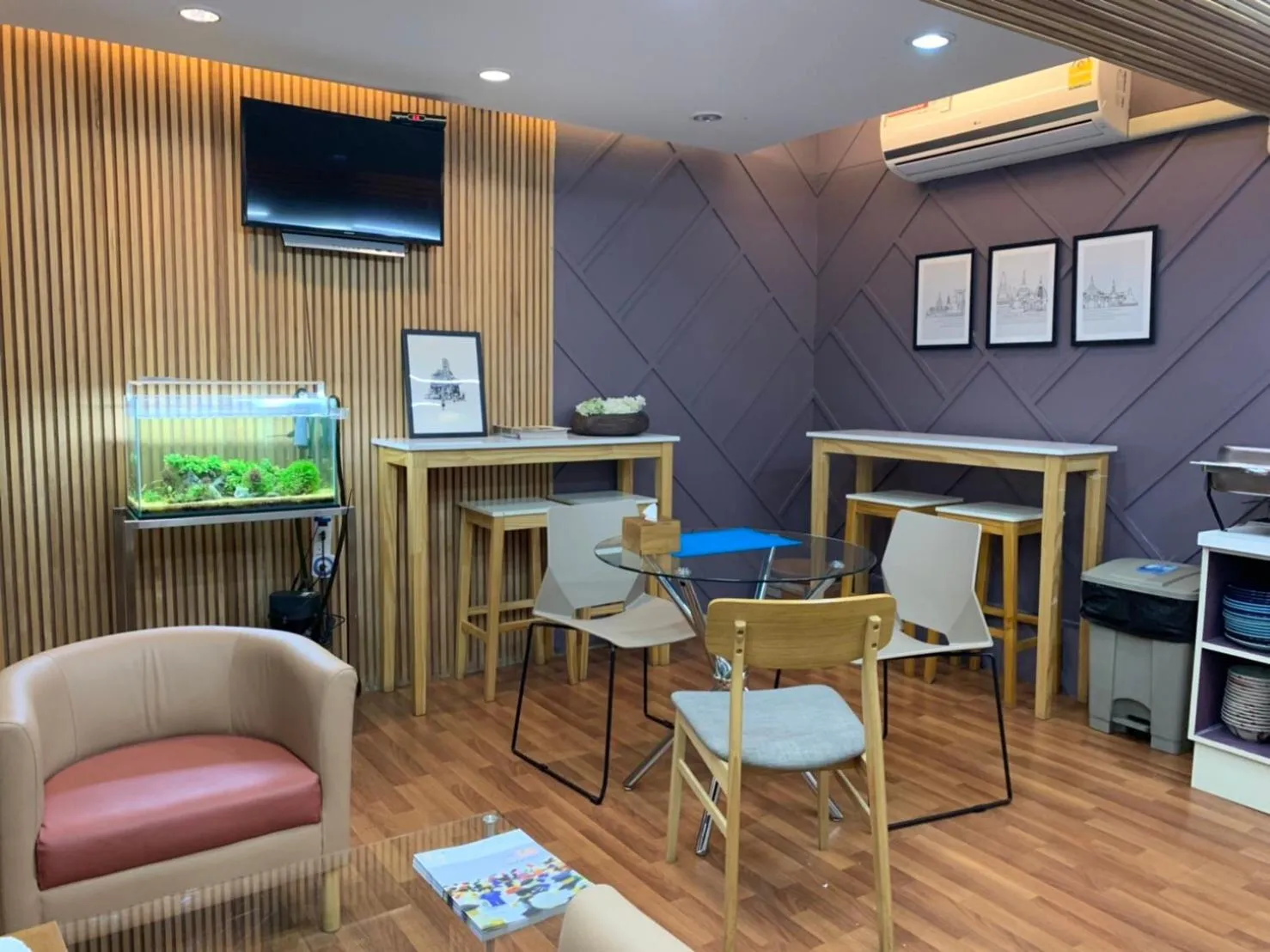 Restaurant/places to eat in Room@Vipa