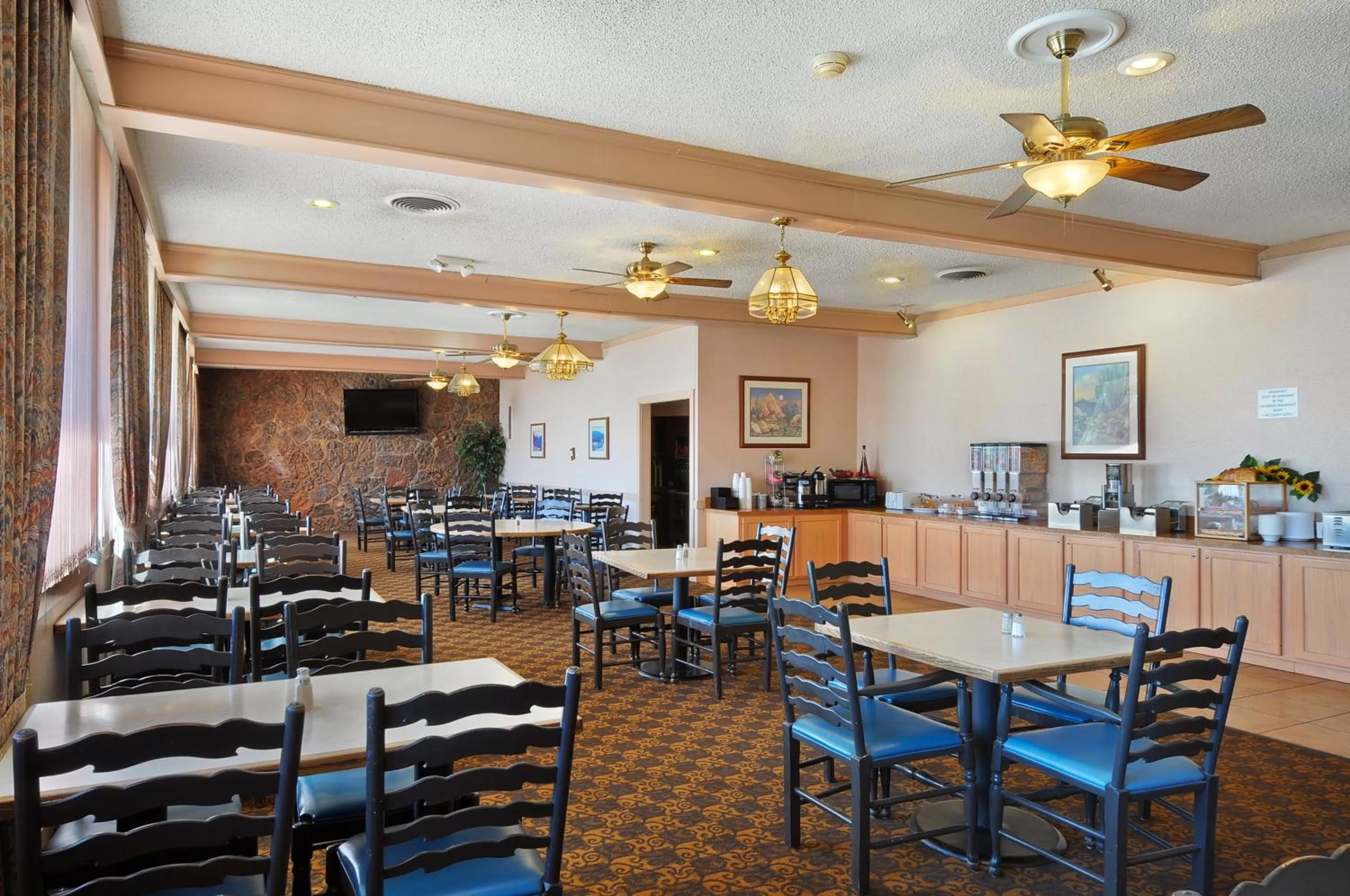 Restaurant/places to eat in Days Inn & Suites by Wyndham Clovis