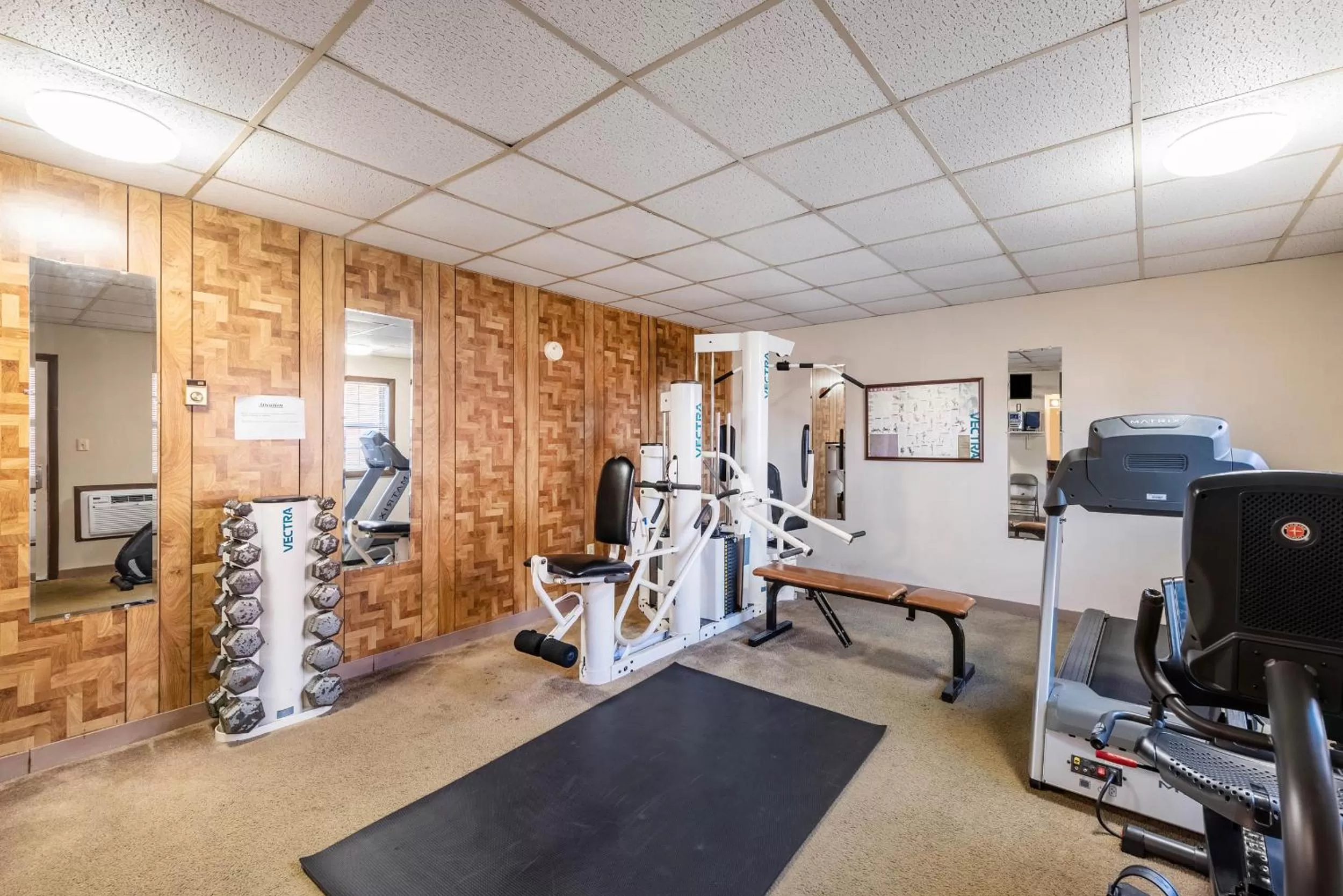 Fitness centre/facilities in Americas Best Value Inn St. Marys