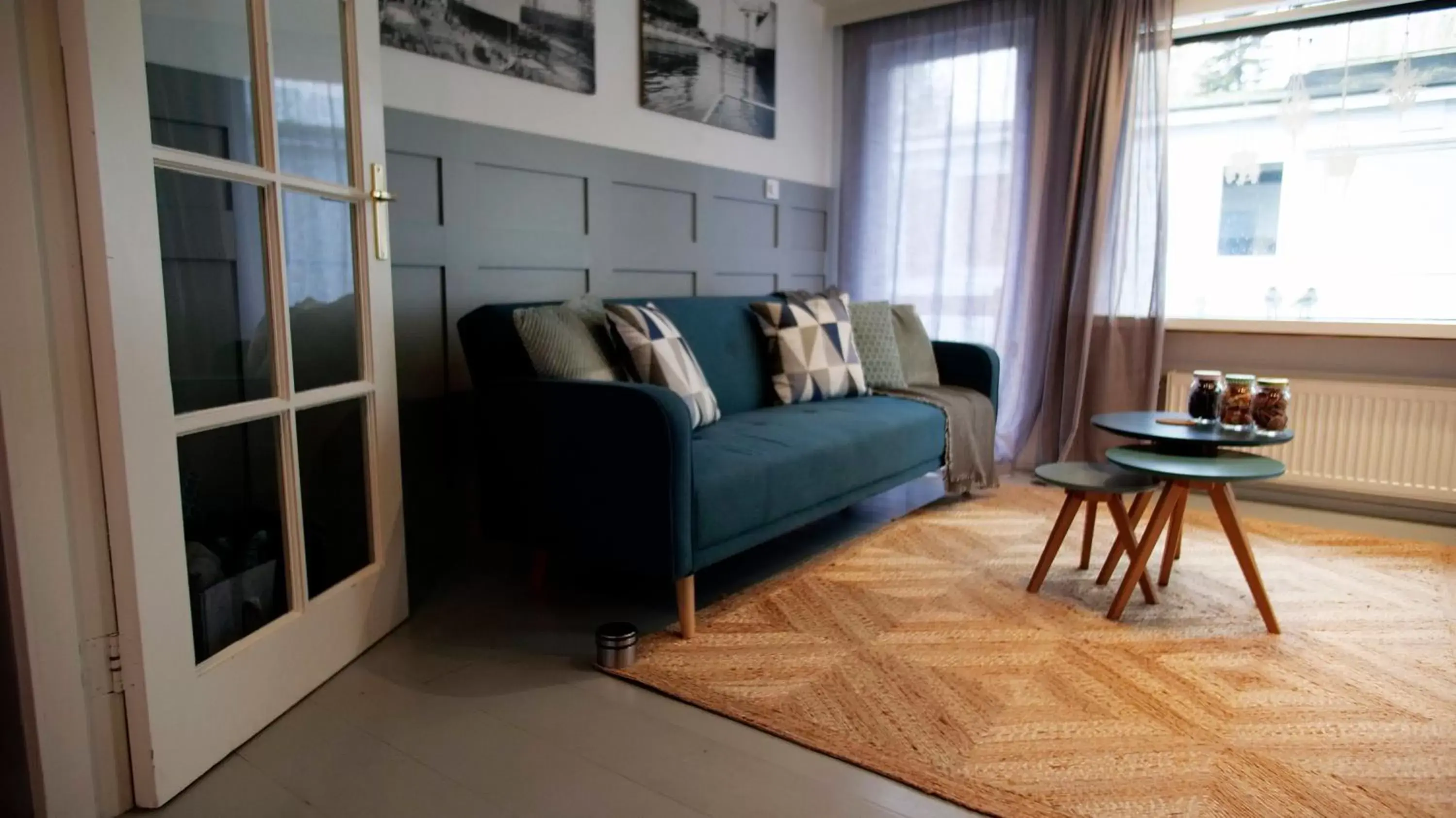 Double Room with Private Bathroom in Houseboat apartment with water terrace, free parking, free bikes & fast wifi Double Room with Private Bathroom in Houseboat apartment with water terrace, free parking, free bikes & fast wifi