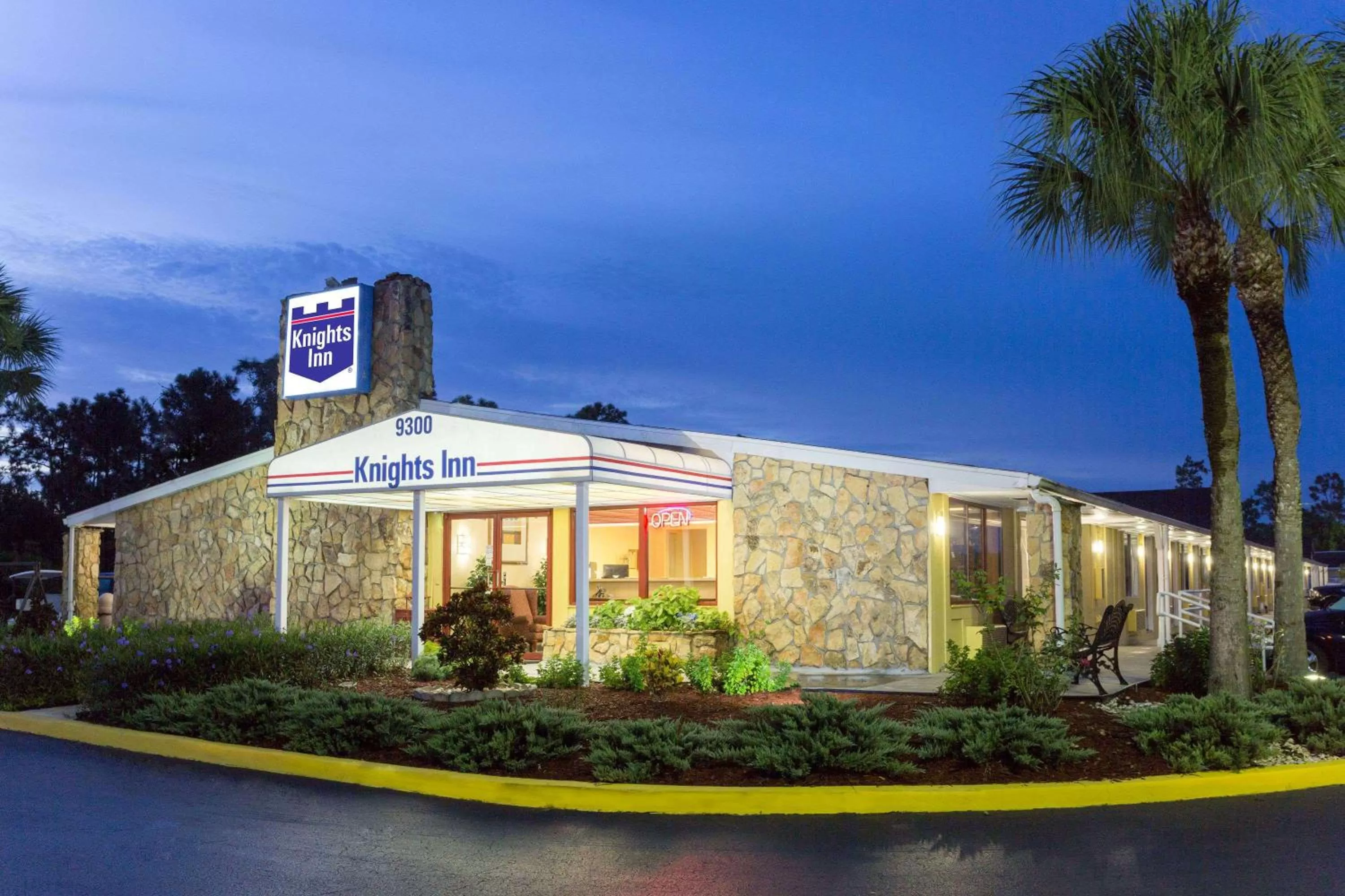 Property building in Knights Inn Punta Gorda