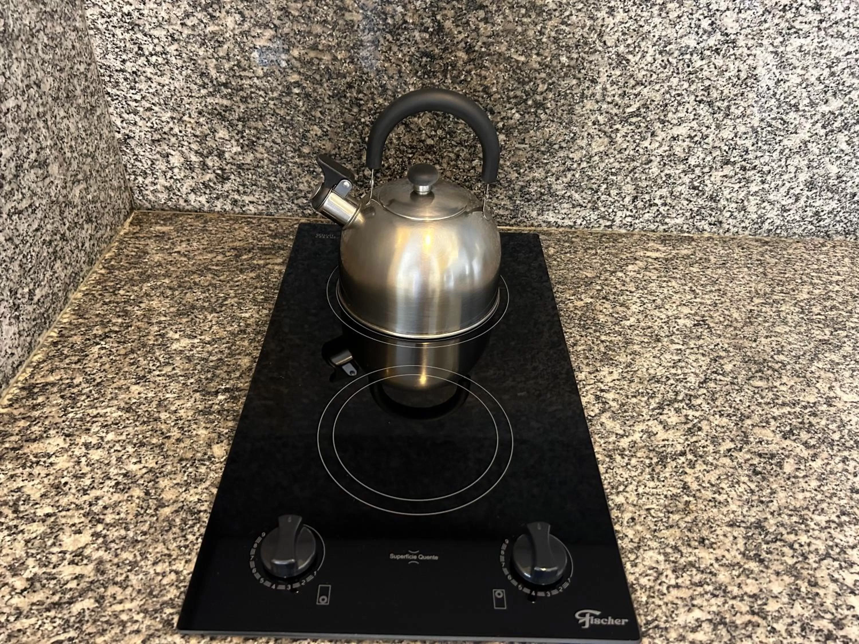 Kitchen or kitchenette, Kitchen/Kitchenette in Golfinhos Apart Hotel