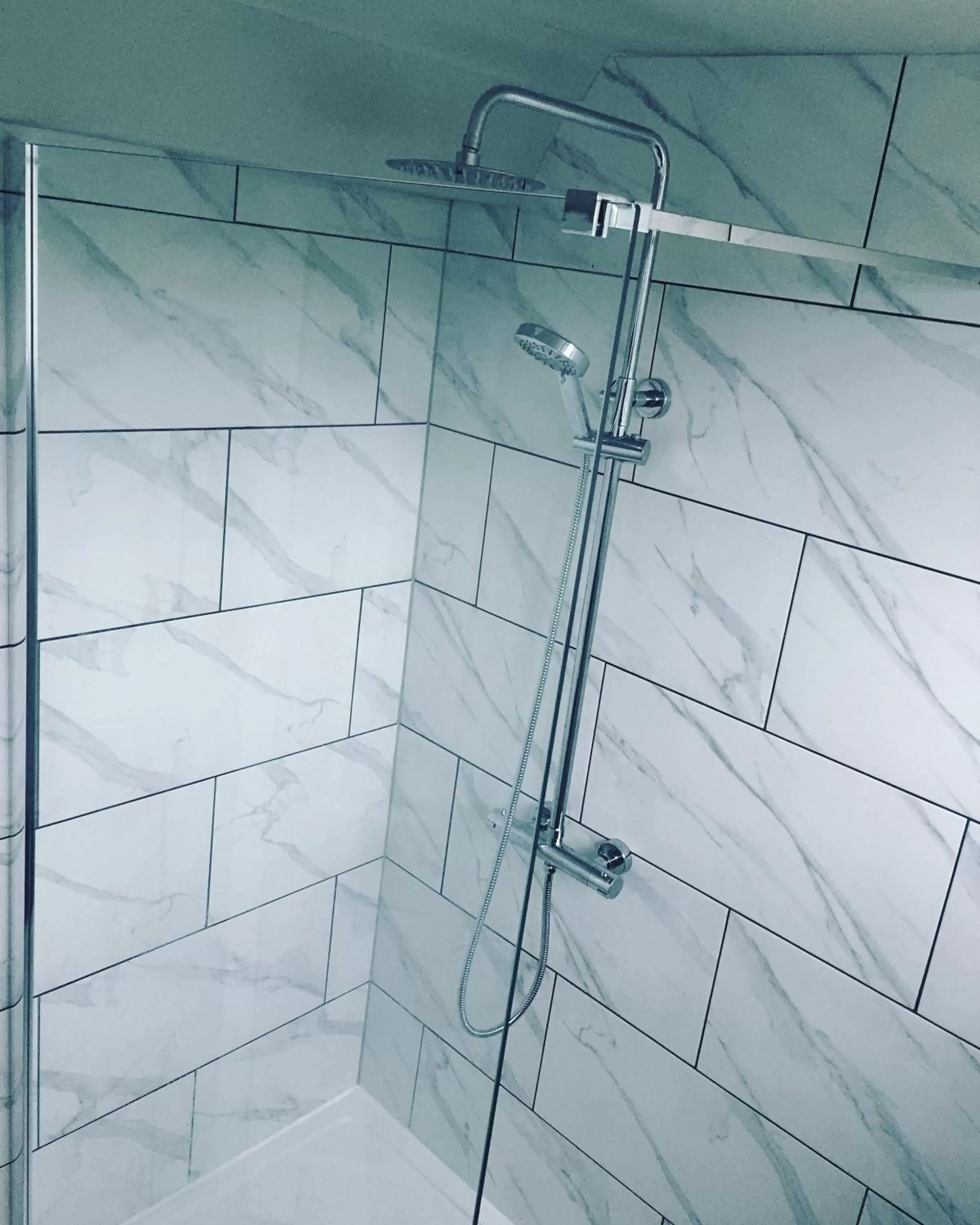 Shower in St Andrews house Hotel