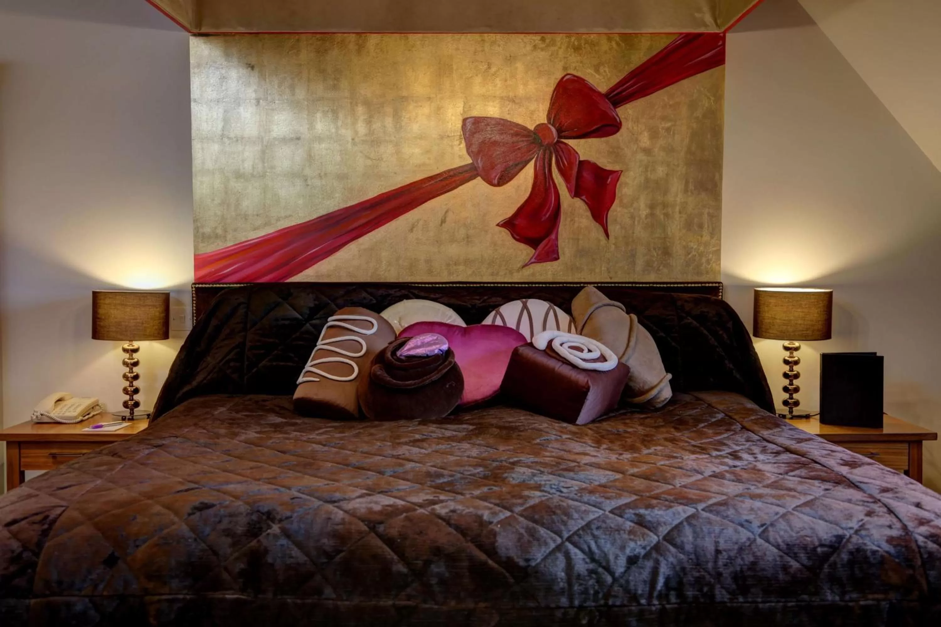 Photo of the whole room, Bed in Three Ways House Hotel