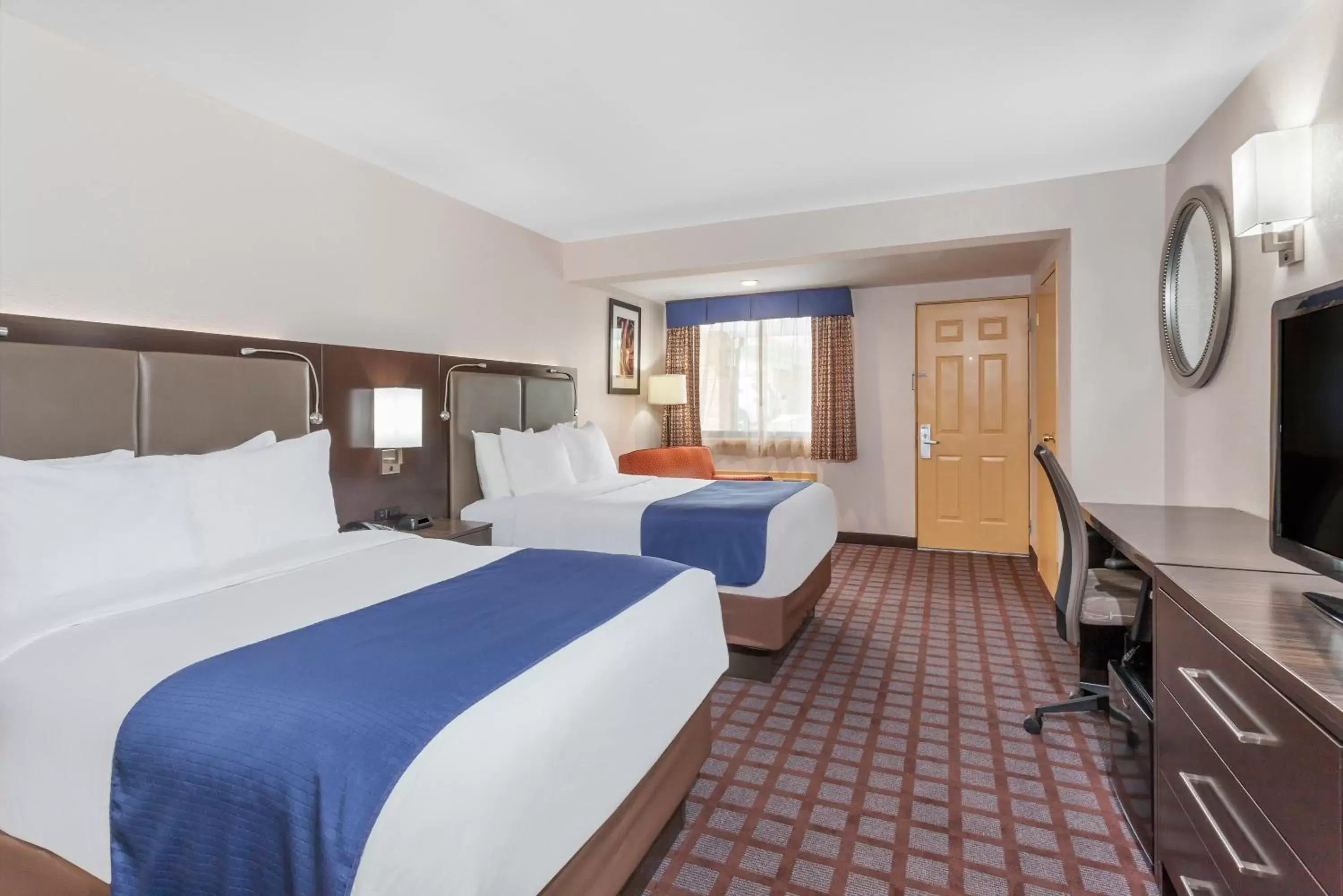 Double Room with Two Double Beds and Roll-In Shower - Mobility Access/Non-Smoking in Days Inn by Wyndham Woodbury Long Island Double Room with Two Double Beds and Roll-In Shower - Mobility Access/Non-Smoking in Days Inn by Wyndham Woodbury Long Island