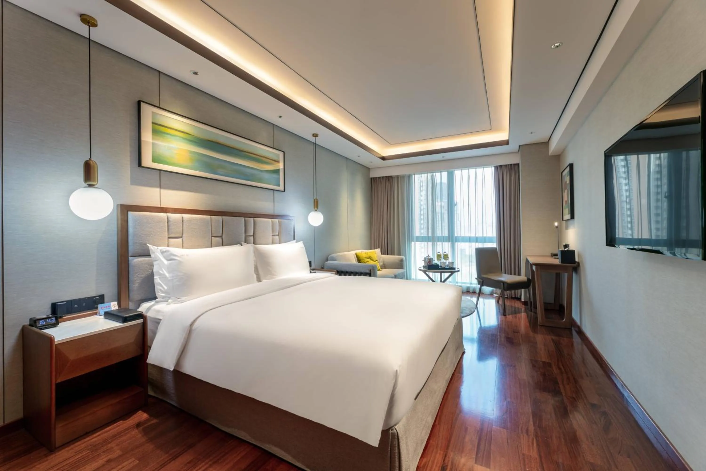Photo of the whole room, Bed in Holiday Inn Suites Xi'an High-Tech Zone by IHG