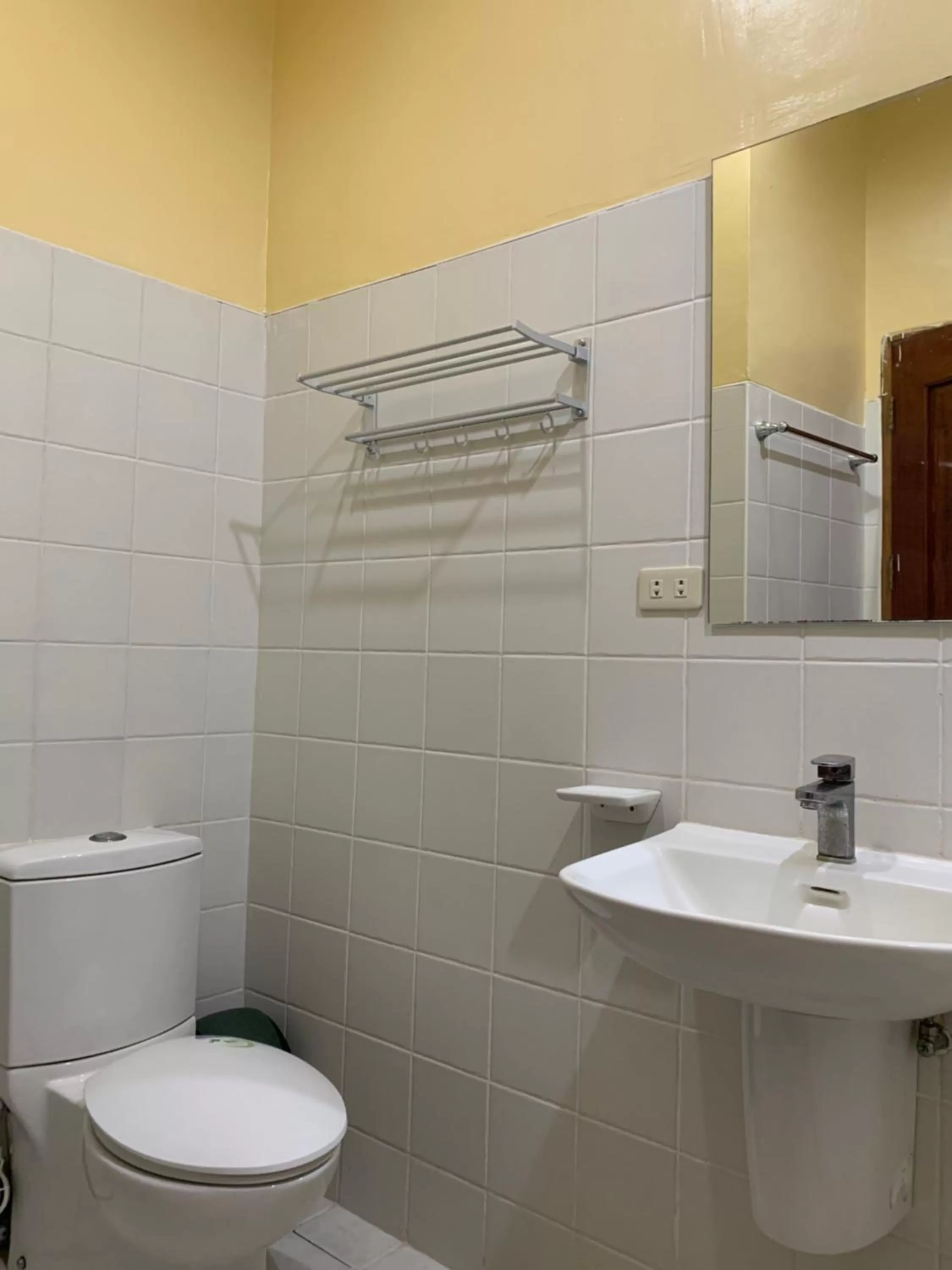 Shower in Mabini Hotel