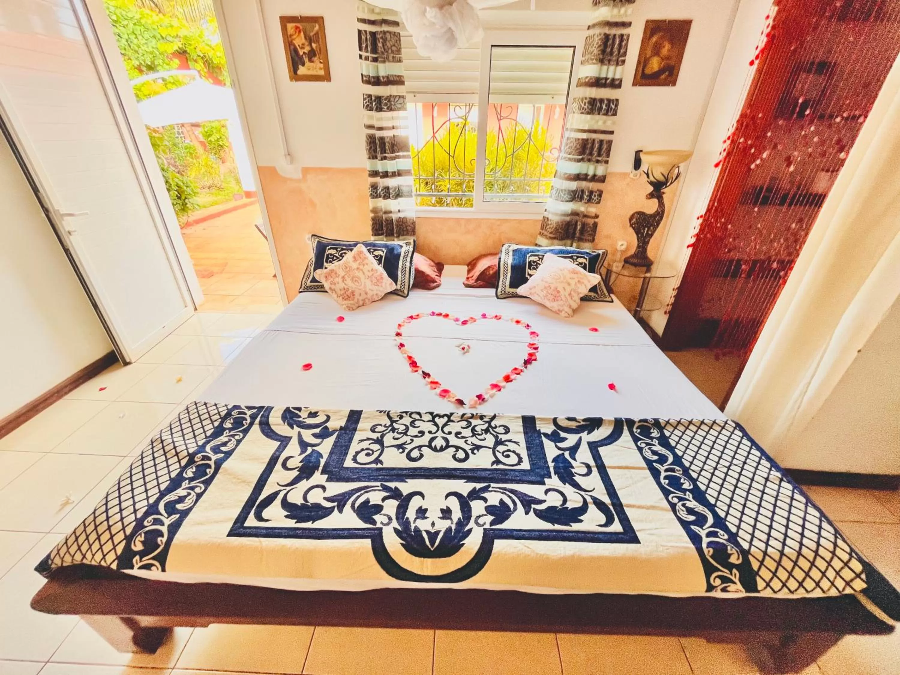 Bedroom, Bed in Régina Lodge Diégo Suarez Madagascar