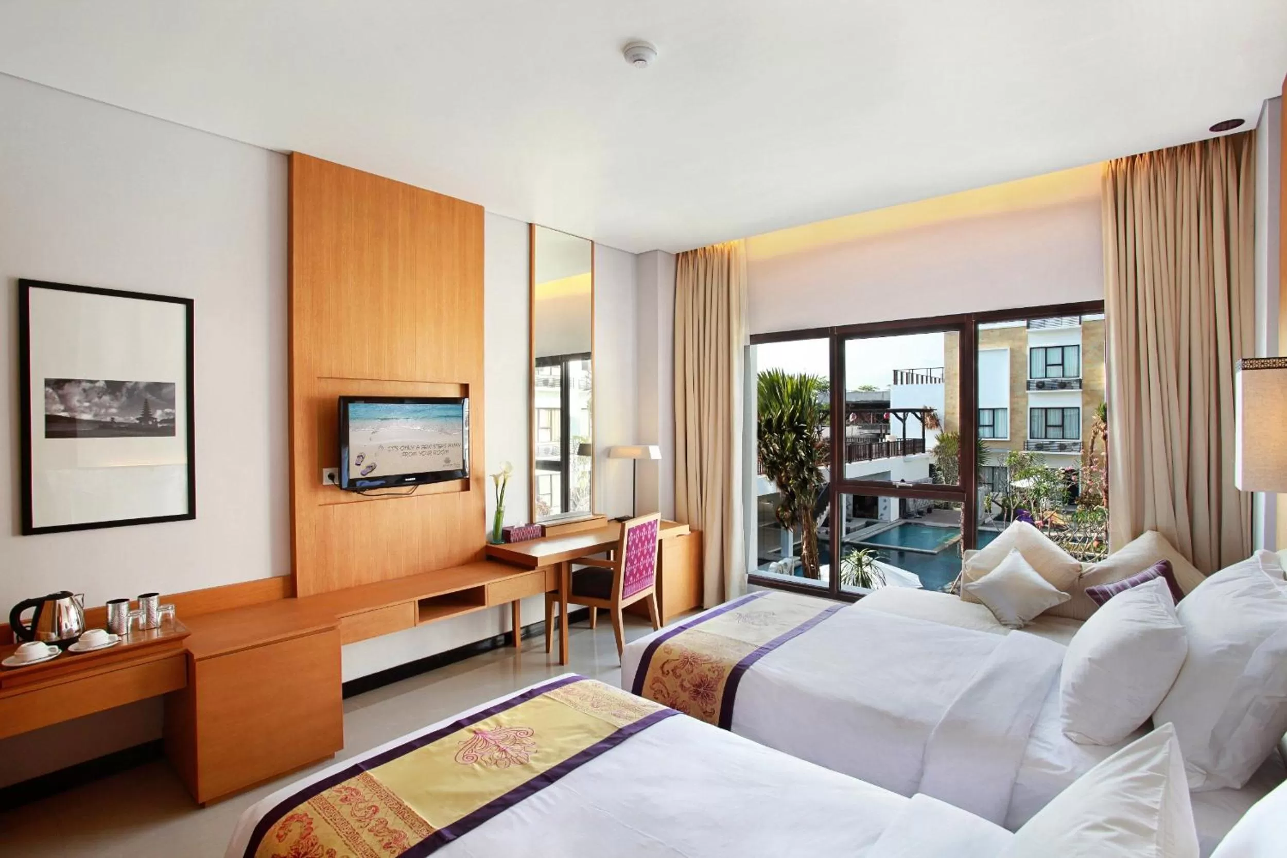 Photo of the whole room, Bed in Truntum Kuta Bali