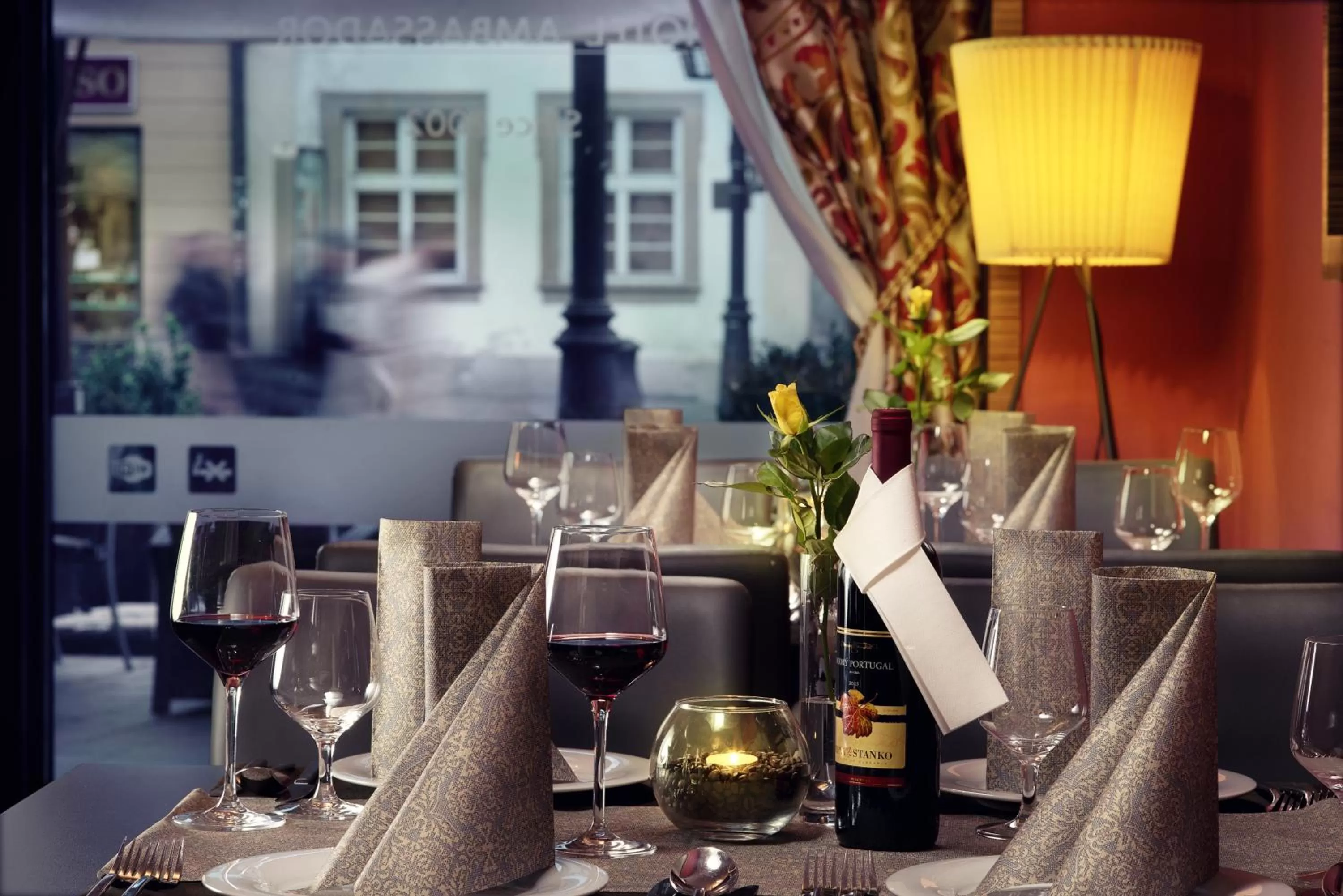 Restaurant/places to eat in Hotel Ambassador