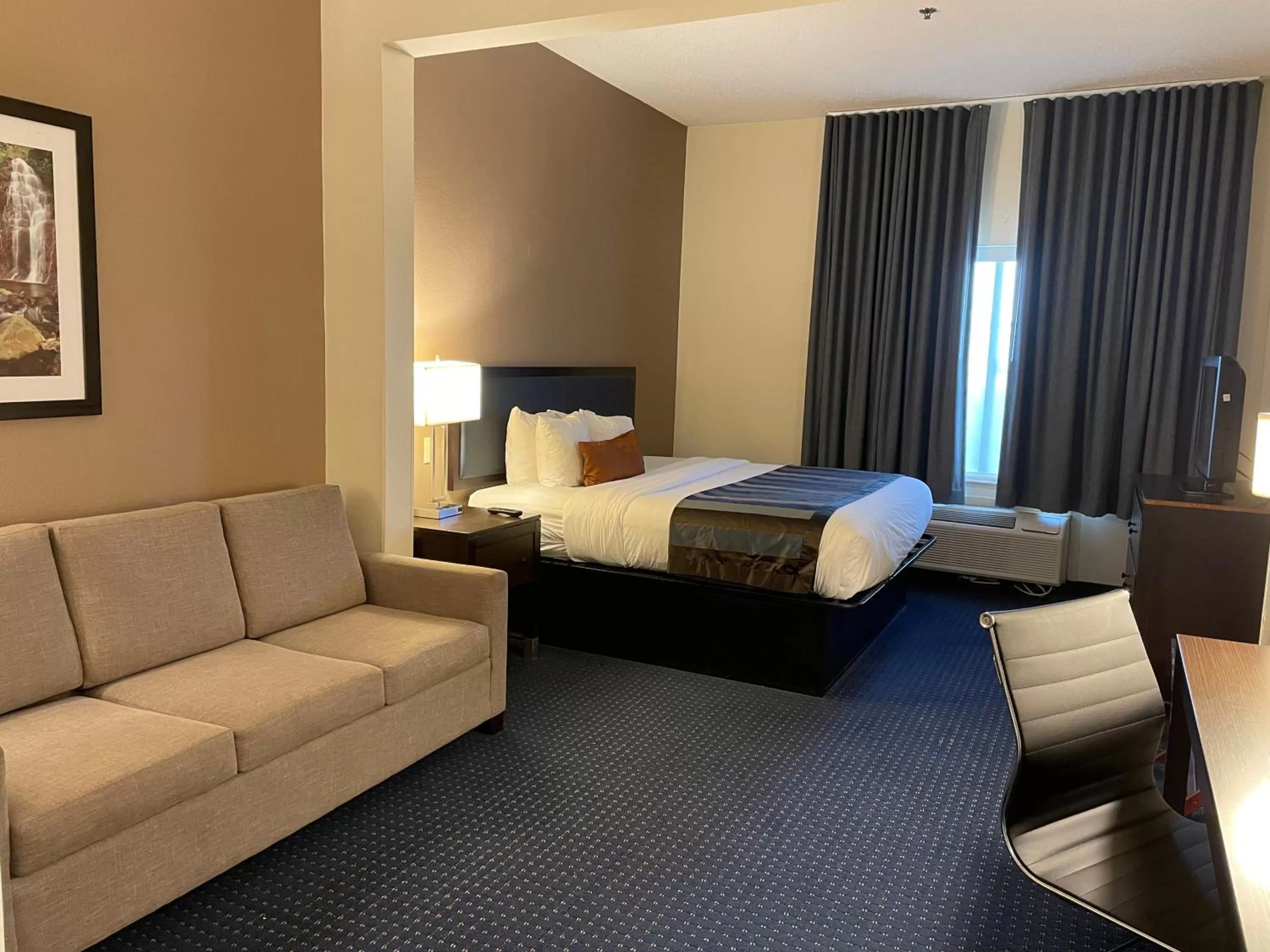 Bed in Wingate by Wyndham Augusta Fort Eisenhower