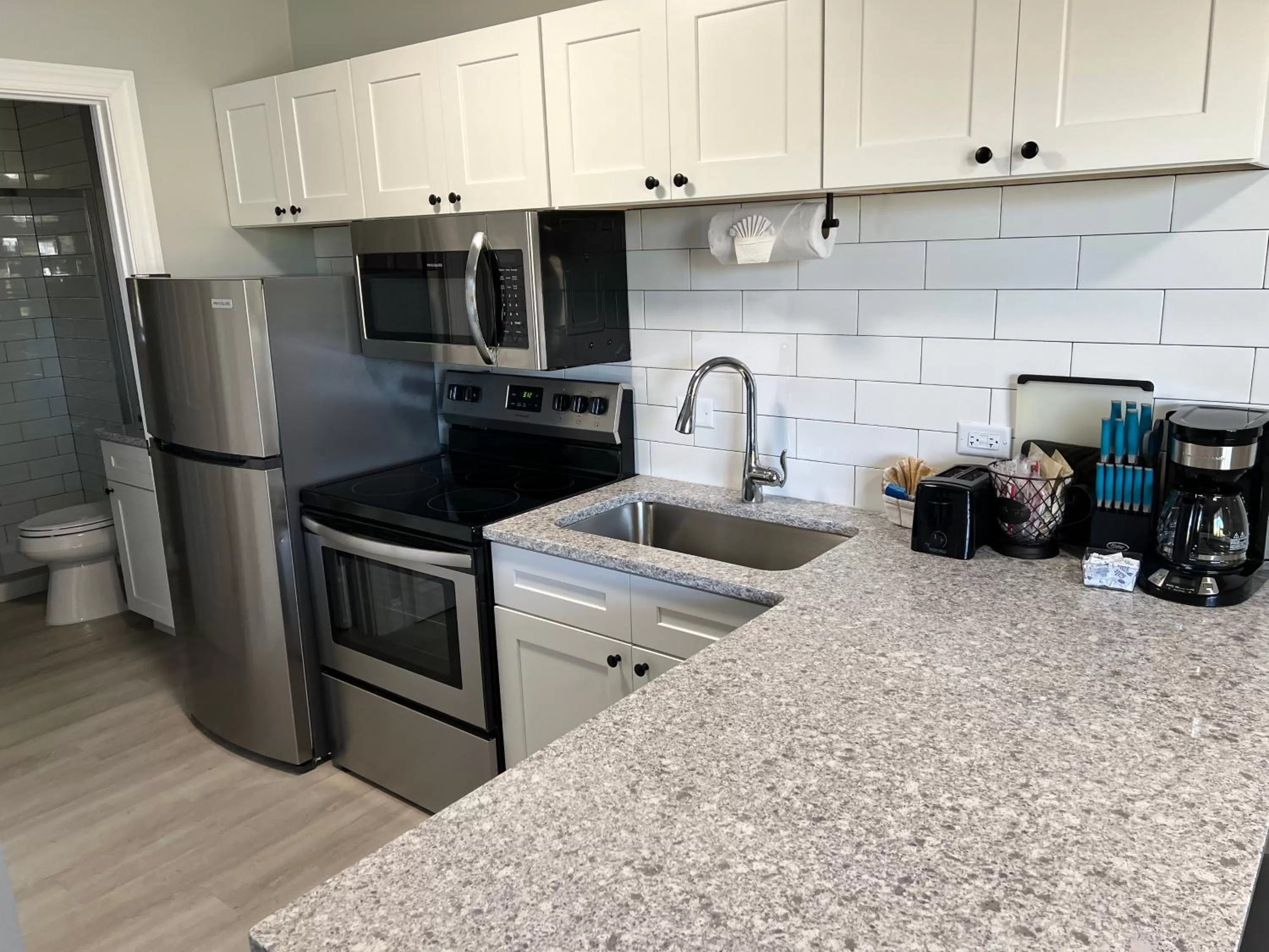 Kitchen or kitchenette in Marco Island Lakeside Inn