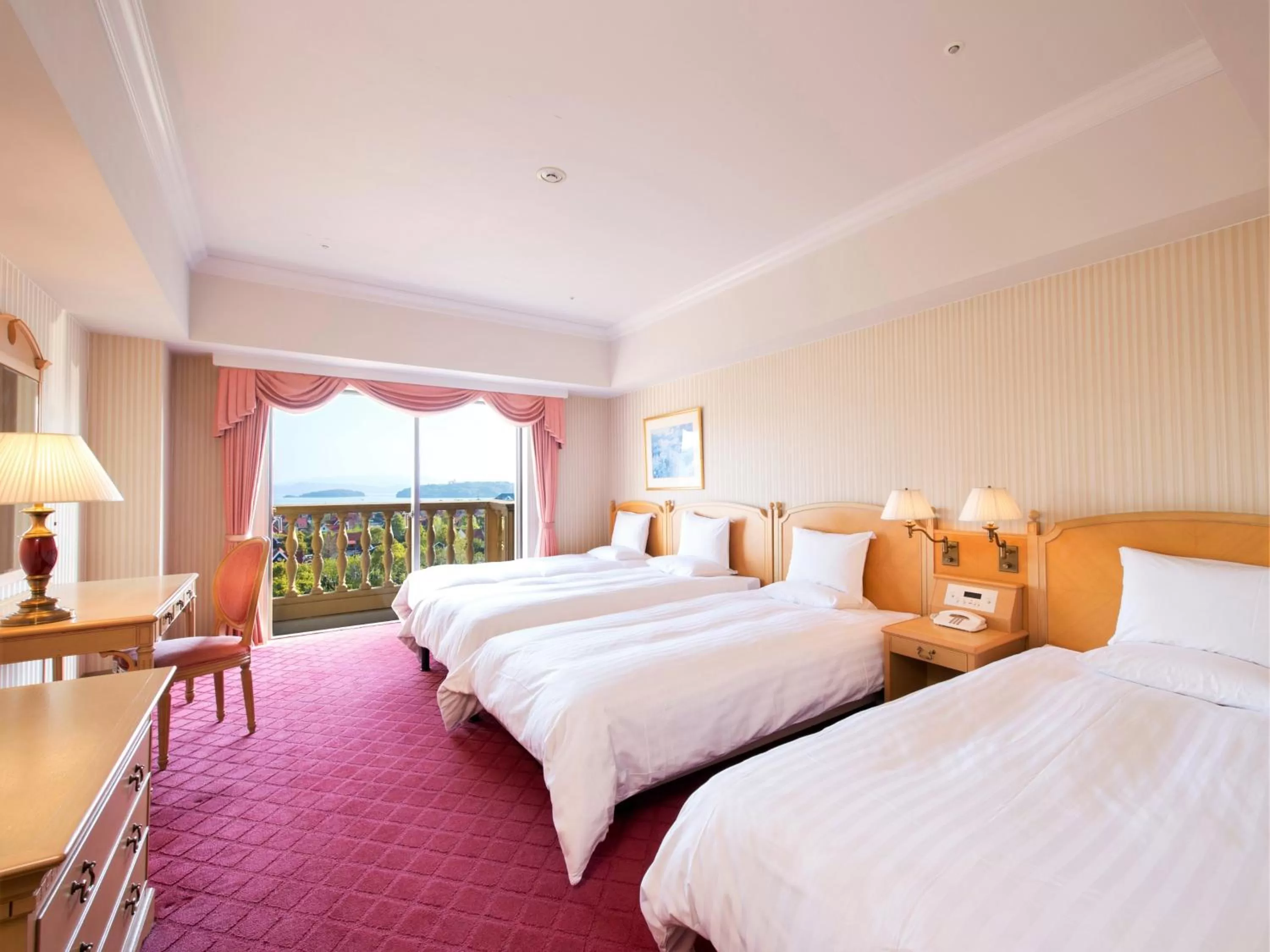 Photo of the whole room, Bed in Hotel Okura JR Huis Ten Bosch