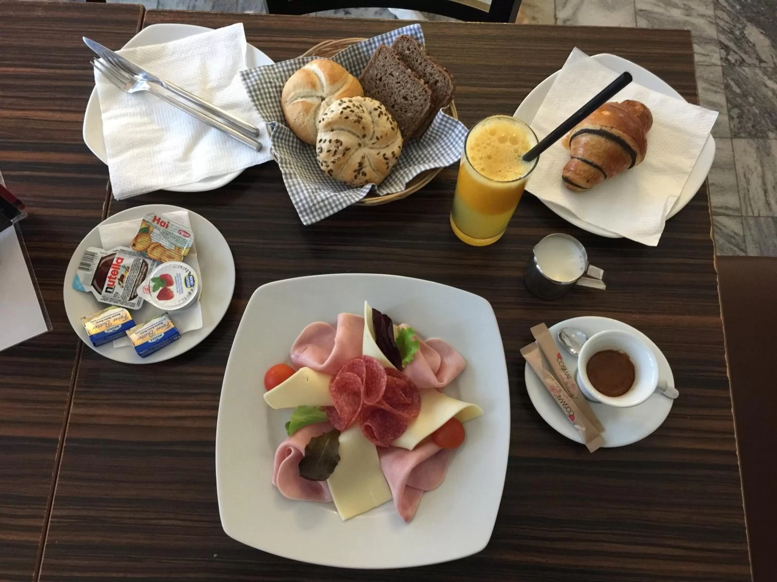 Breakfast in Apartma La Provence
