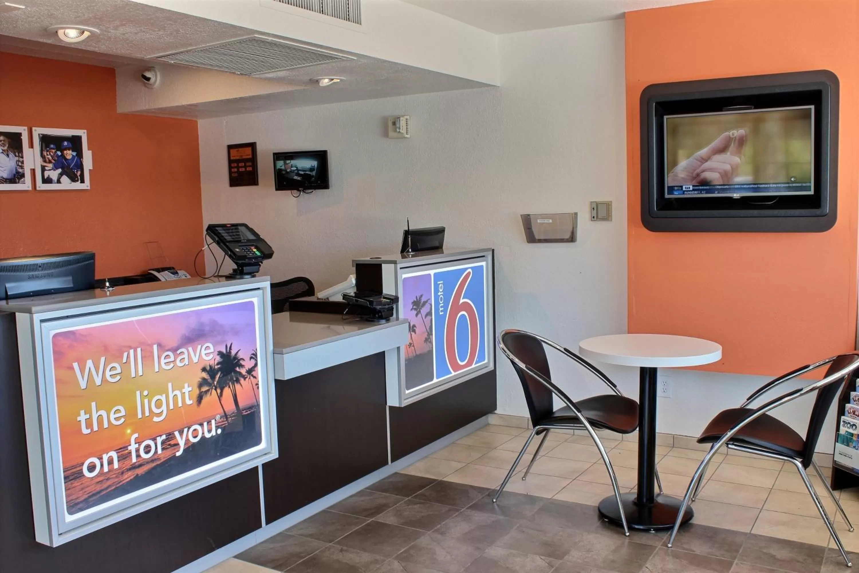 Lobby or reception in Motel 6-Coalinga, CA - East