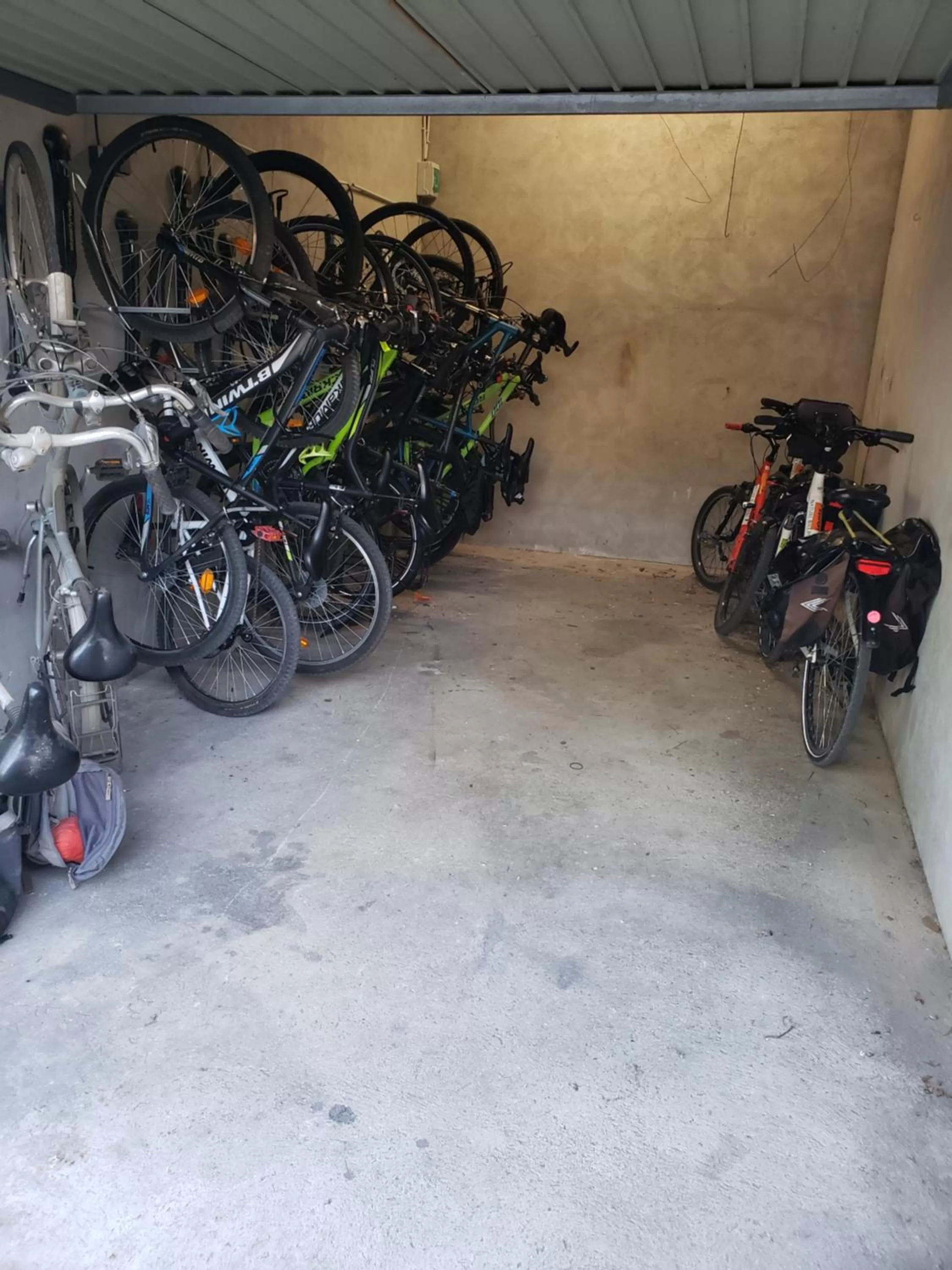 Cycling in Logis Hôtel Restaurant Le Cours