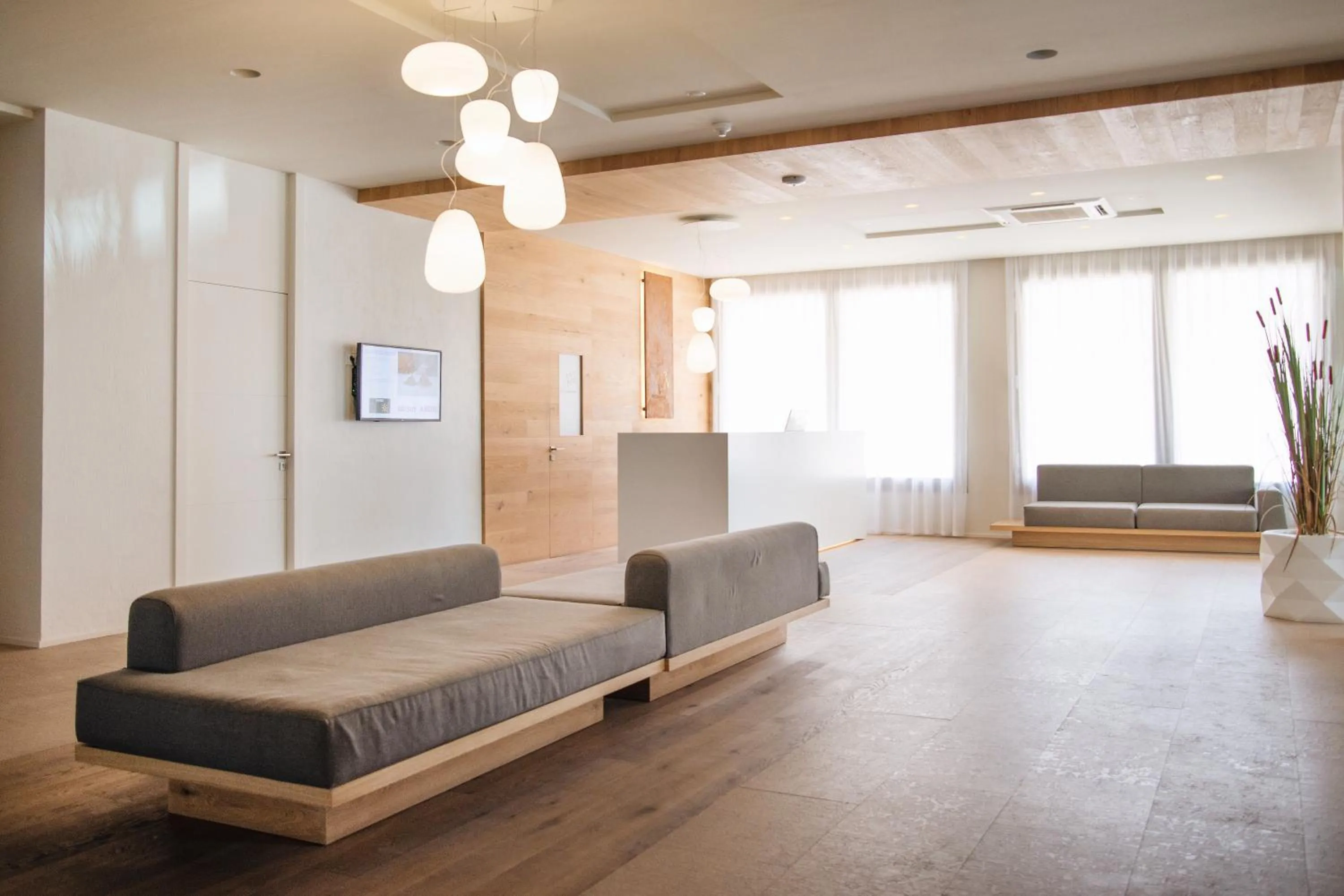 Lobby or reception in Hotel Monterrey Roses by Pierre & Vacances